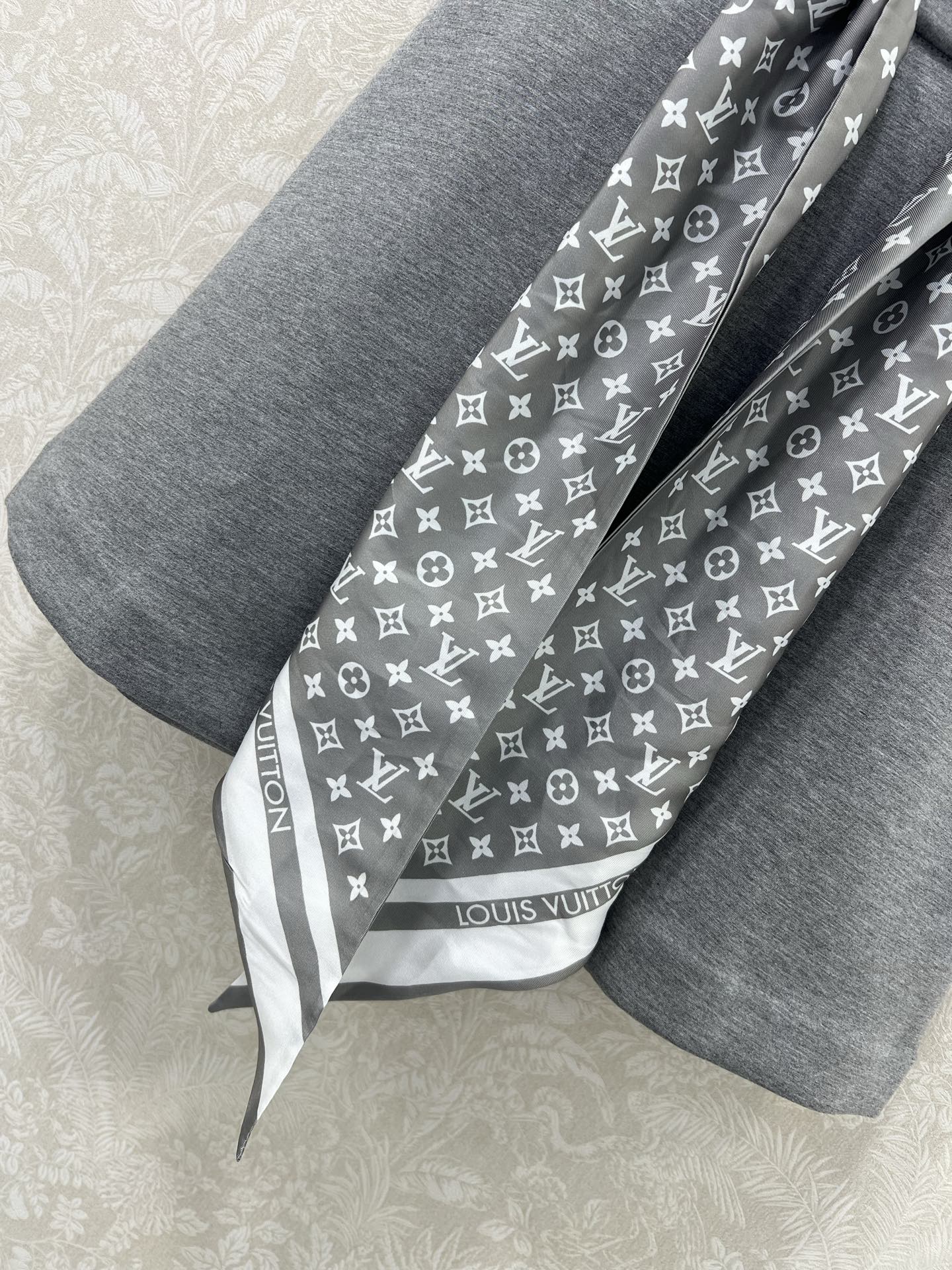 🔥🔥Louis Vuitt*n25新款腰头Monogram 丝巾结构短半裙！定制进口复合太空棉工艺面料质