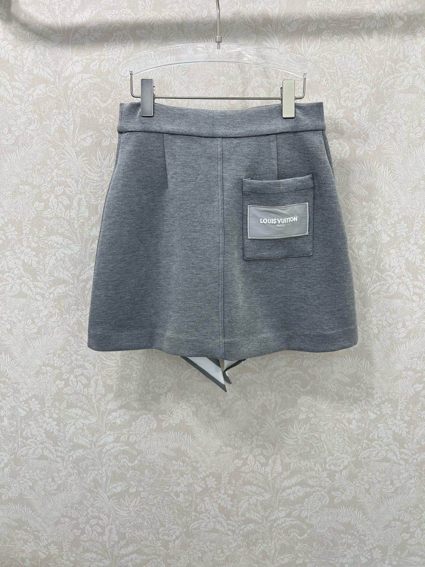 🔥🔥Louis Vuitt*n25新款腰头Monogram 丝巾结构短半裙！定制进口复合太空棉工艺面料质