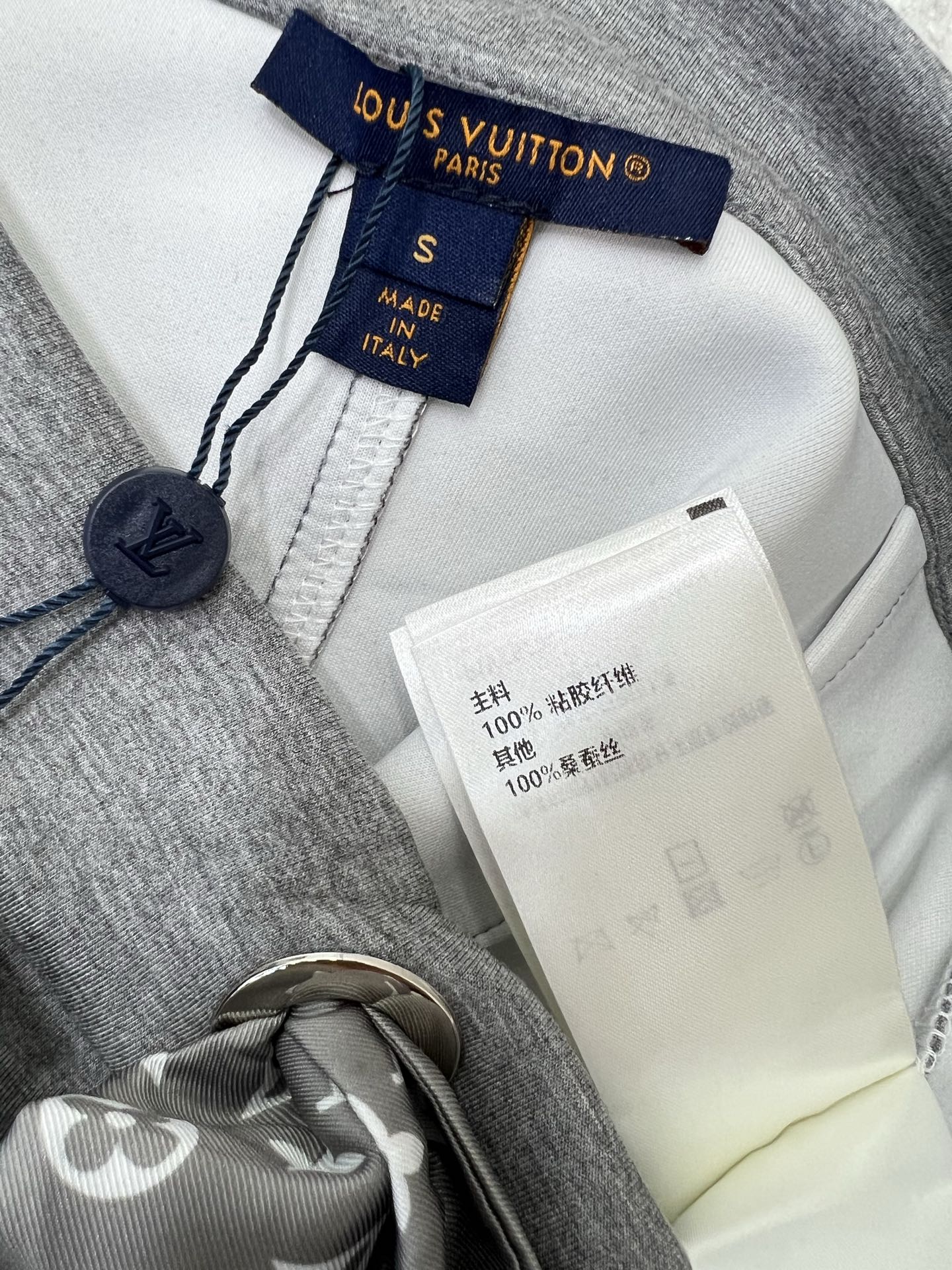 🔥🔥Louis Vuitt*n25新款腰头Monogram 丝巾结构短半裙！定制进口复合太空棉工艺面料质