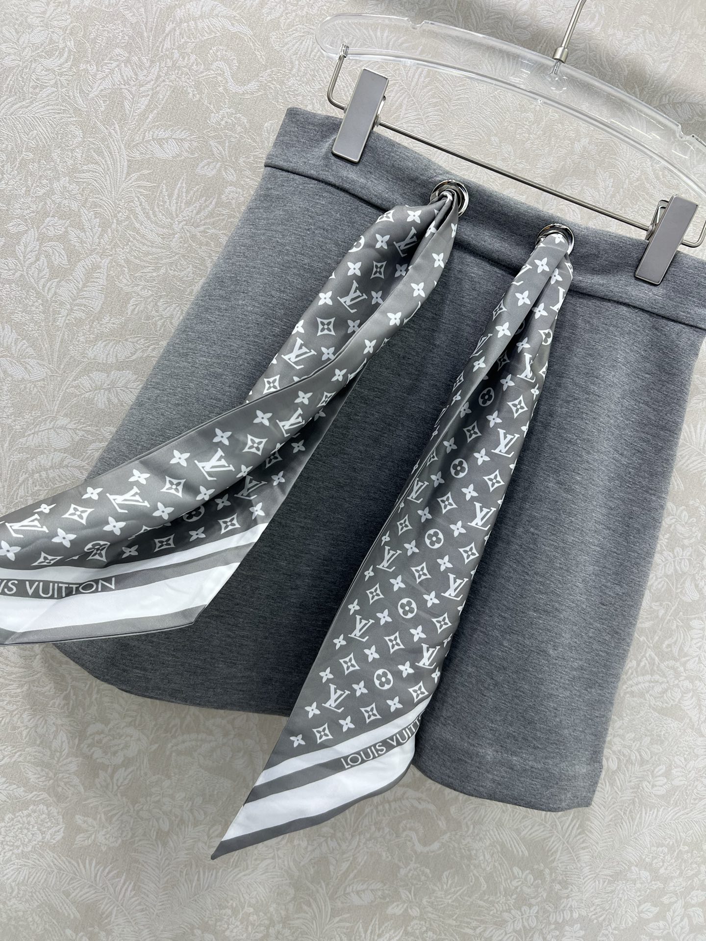 🔥🔥Louis Vuitt*n25新款腰头Monogram 丝巾结构短半裙！定制进口复合太空棉工艺面料质