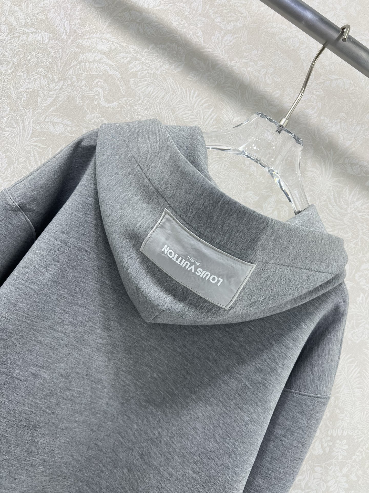 🔥🔥Louis Vuitt*n25新款领口Monogram 丝巾结构连帽卫衣！定制进口复合太空棉工艺面料