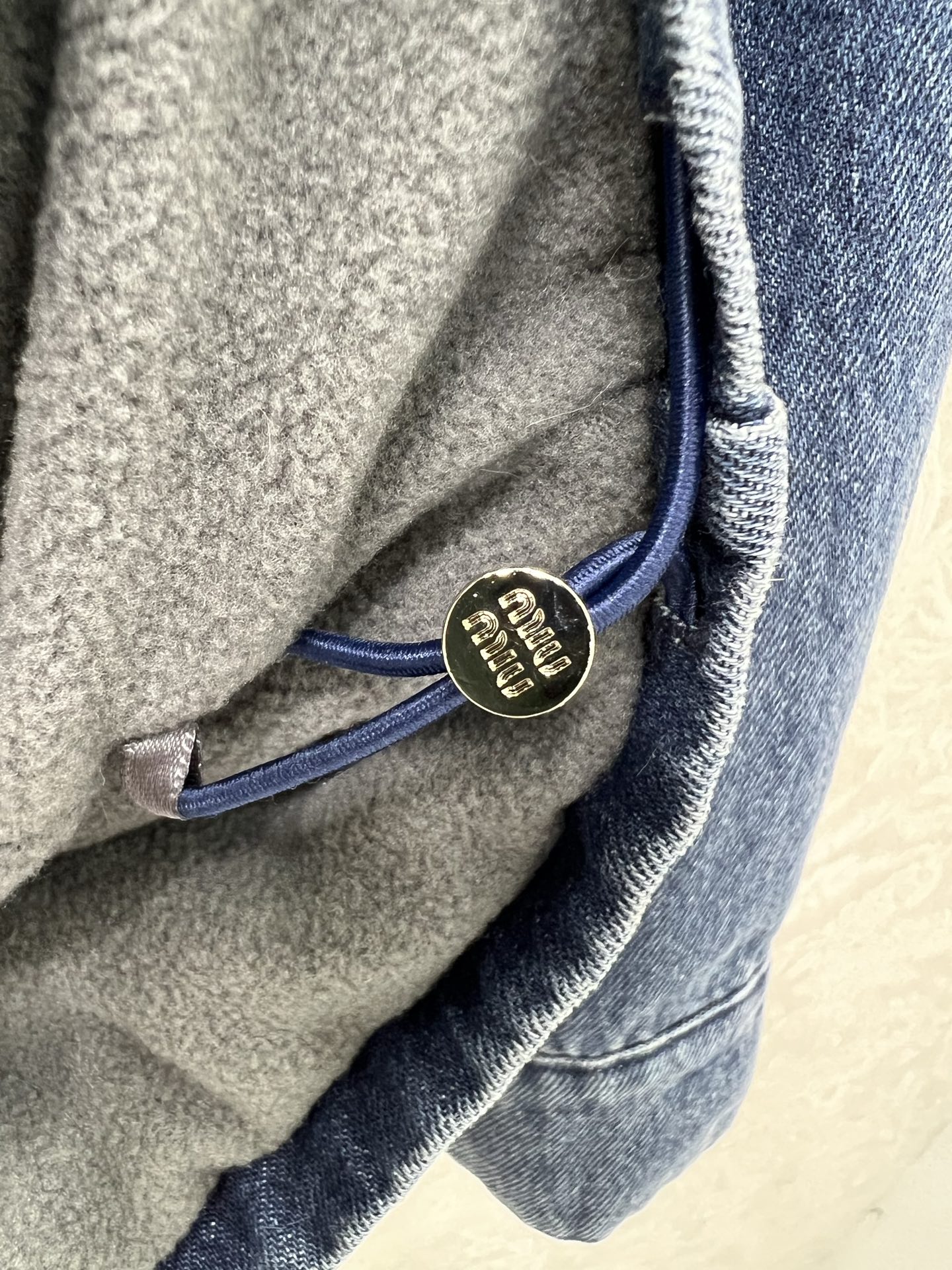 🔥🔥miuMi*25新款系知识分子时髦风加绒翻领牛仔夹克外套！内衬薄绒保暖性拉满 复古风甜妹减龄穿搭！刺