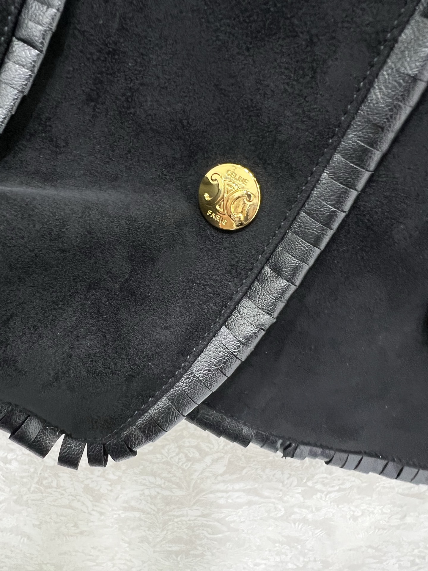 🔥🔥Celin*25新款系列款重工撞色皮绒外套
闭眼入的单品 定制凯旋门五金 随便一搭都气质感爆棚 订制