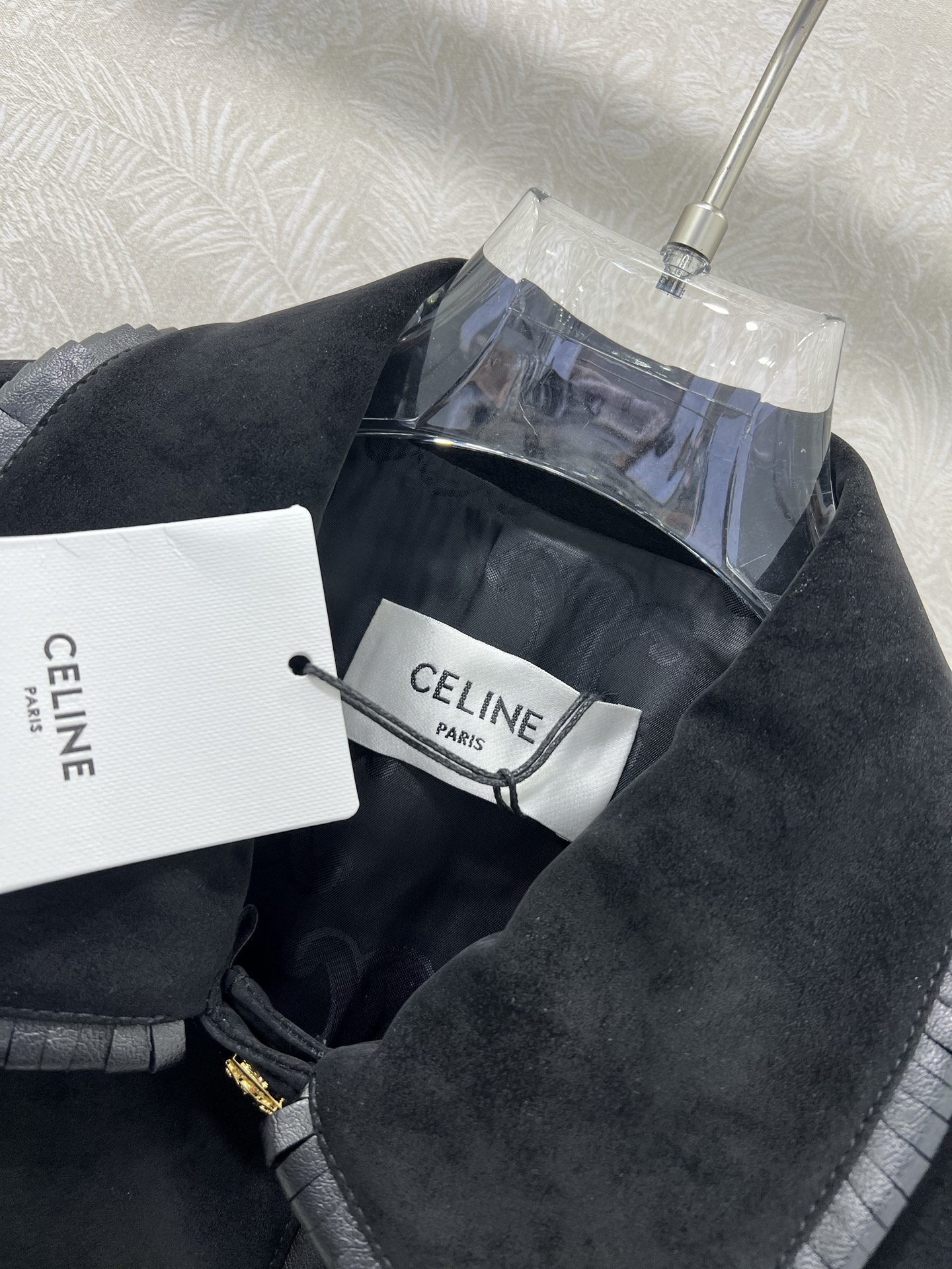 🔥🔥Celin*25新款系列款重工撞色皮绒外套
闭眼入的单品 定制凯旋门五金 随便一搭都气质感爆棚 订制