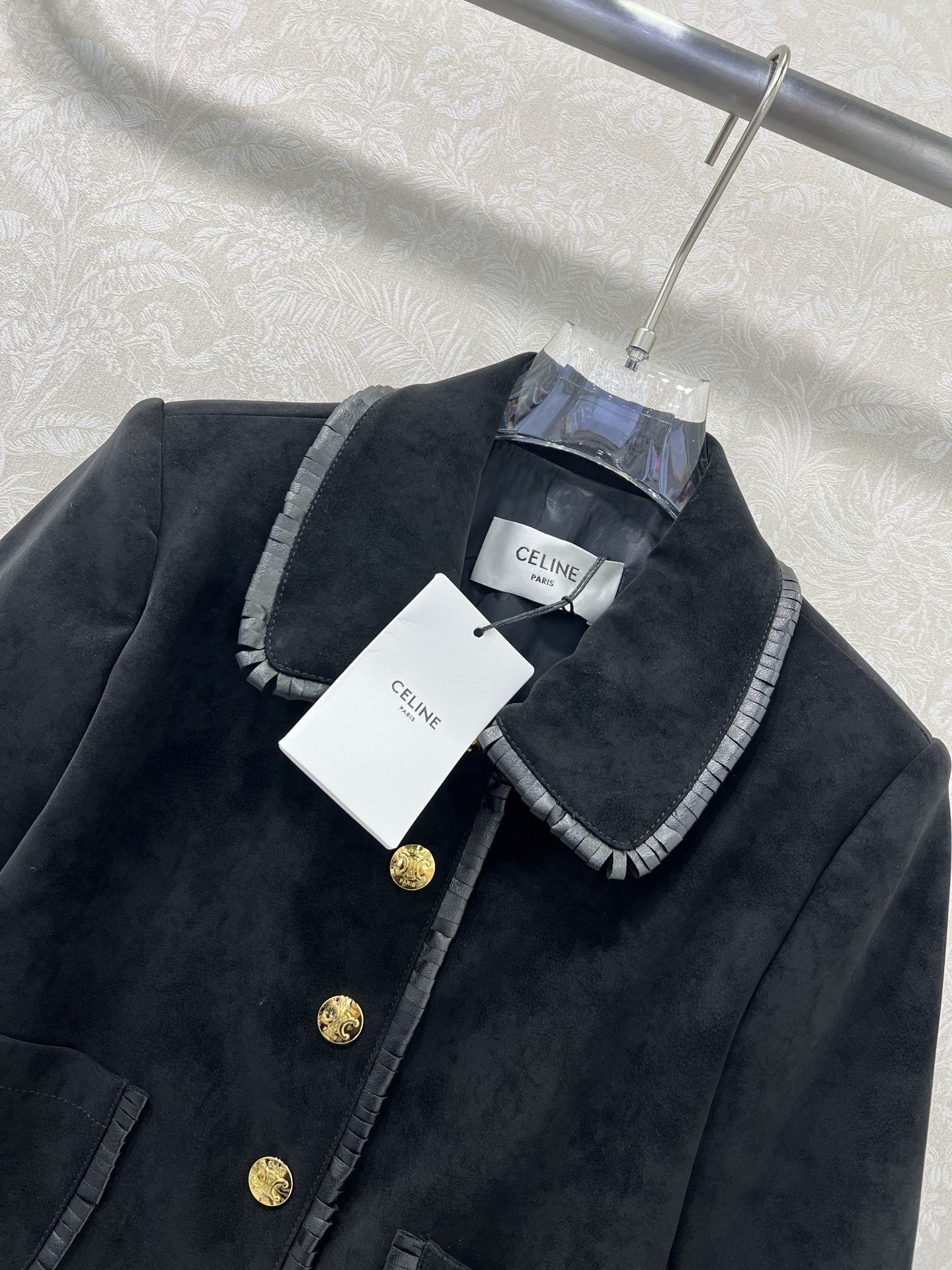 🔥🔥Celin*25新款系列款重工撞色皮绒外套
闭眼入的单品 定制凯旋门五金 随便一搭都气质感爆棚 订制