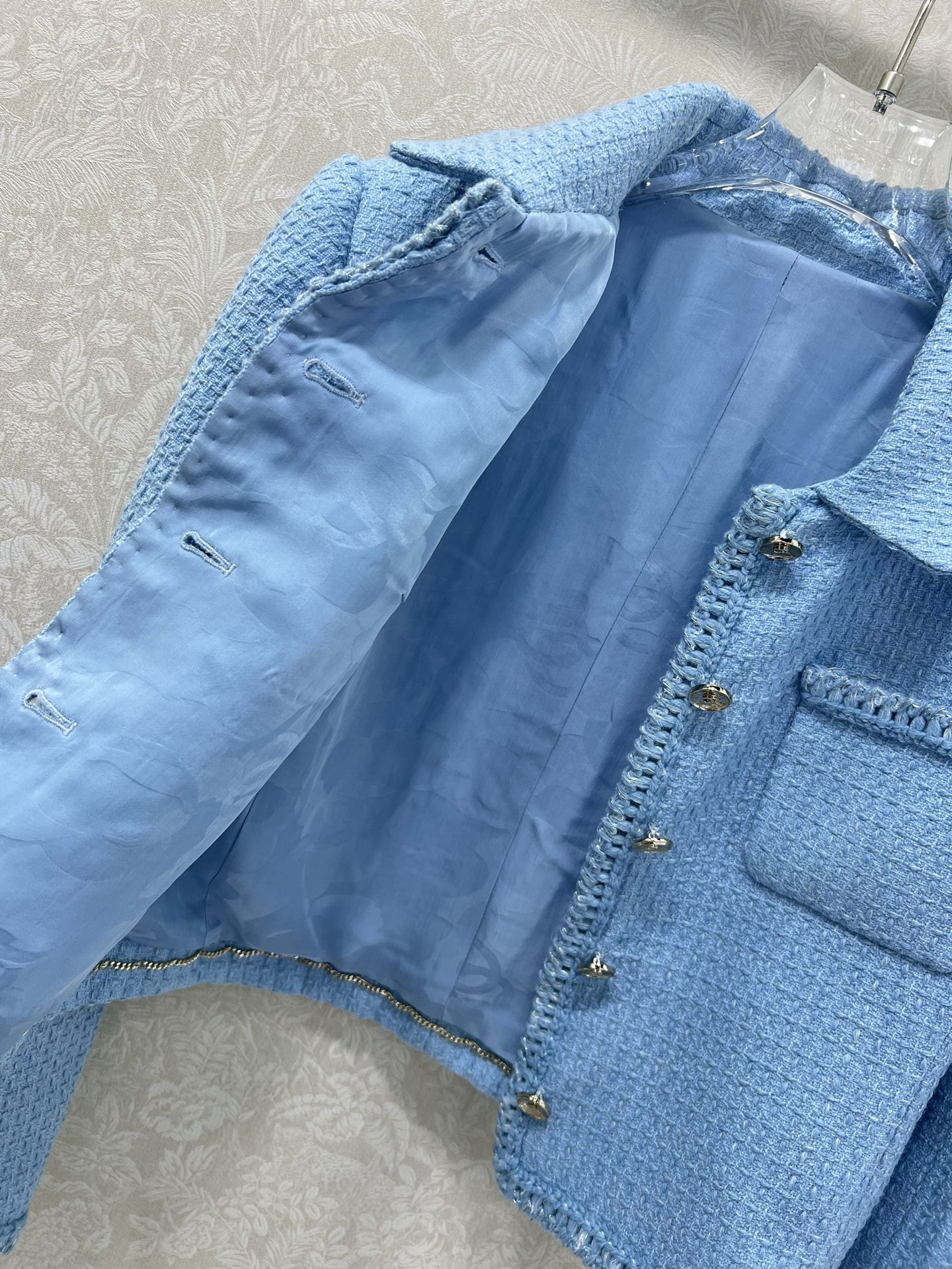 🔥🔥Chan*l粗纺捆边洋装外套 手工坊系列外套 采用原版定制粗花呢面料，手工包边工艺，内里100%真丝