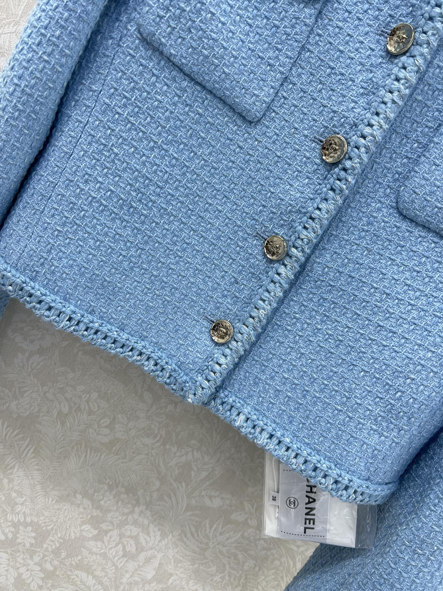 🔥🔥Chan*l粗纺捆边洋装外套 手工坊系列外套 采用原版定制粗花呢面料，手工包边工艺，内里100%真丝