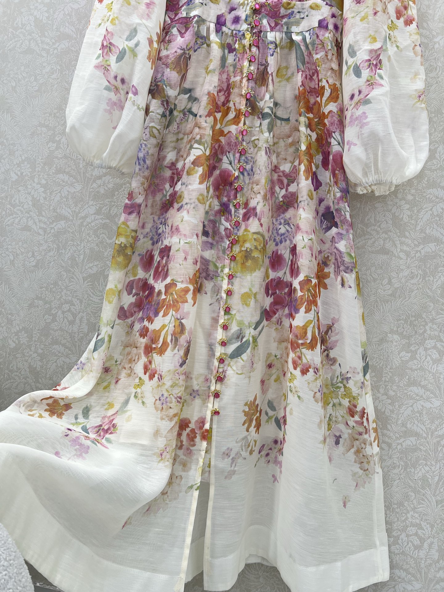 🔥🔥Zimmerman*兹/默曼 25新款v领定位花卉图案连衣裙👗，选用纯棉混纺面料制成，繁花簇锦的花色