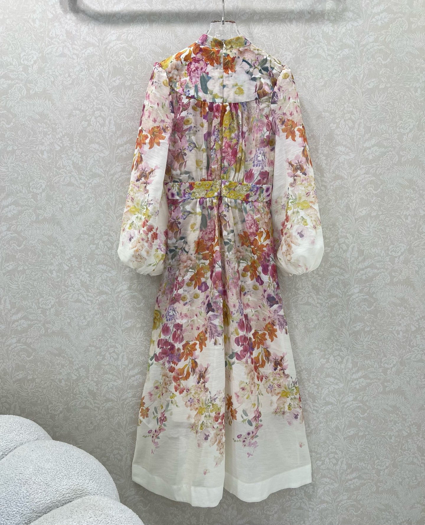 🔥🔥Zimmerman*兹/默曼 25新款v领定位花卉图案连衣裙👗，选用纯棉混纺面料制成，繁花簇锦的花色