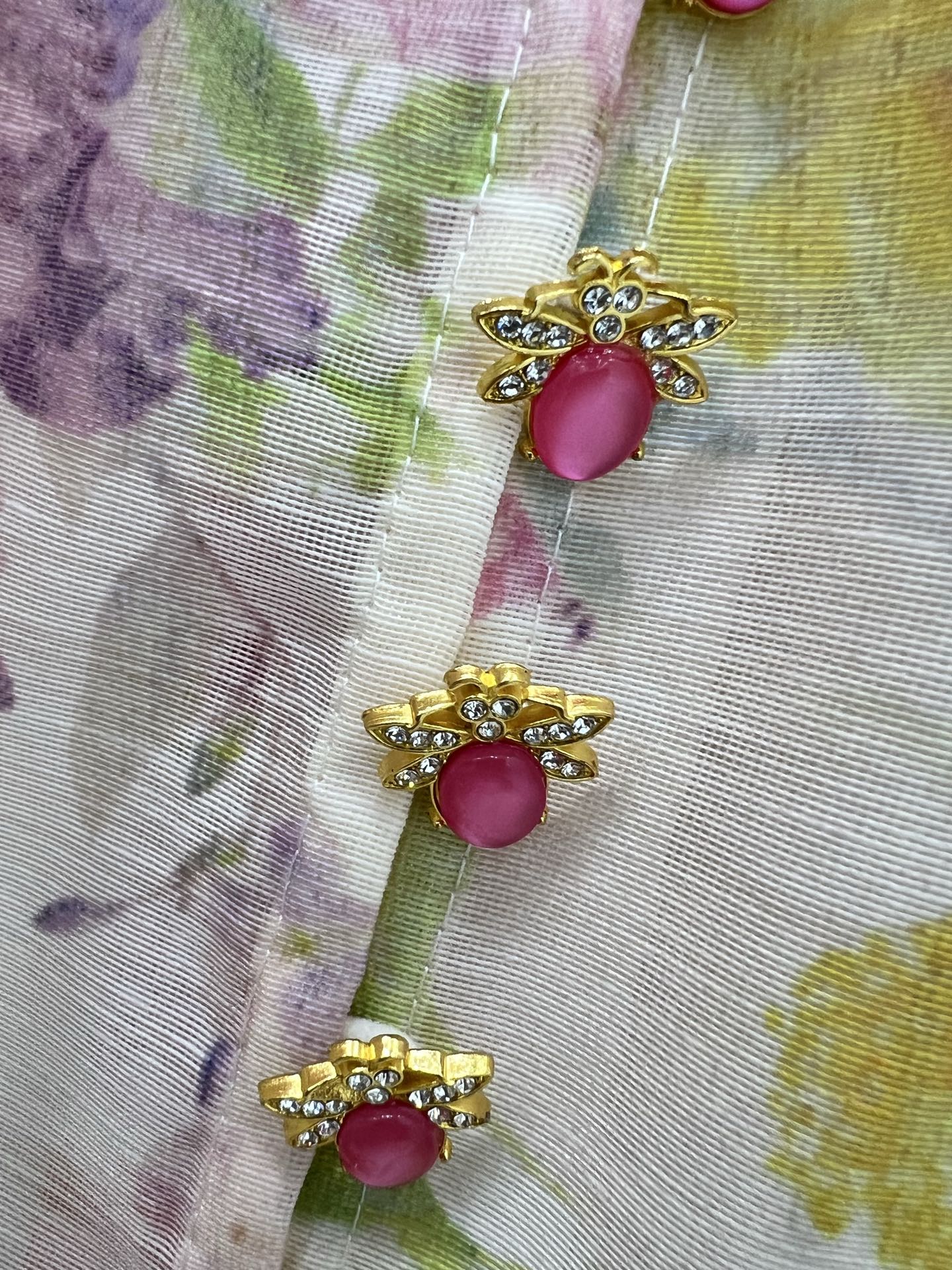 🔥🔥Zimmerman*兹/默曼 25新款v领定位花卉图案连衣裙👗，选用纯棉混纺面料制成，繁花簇锦的花色