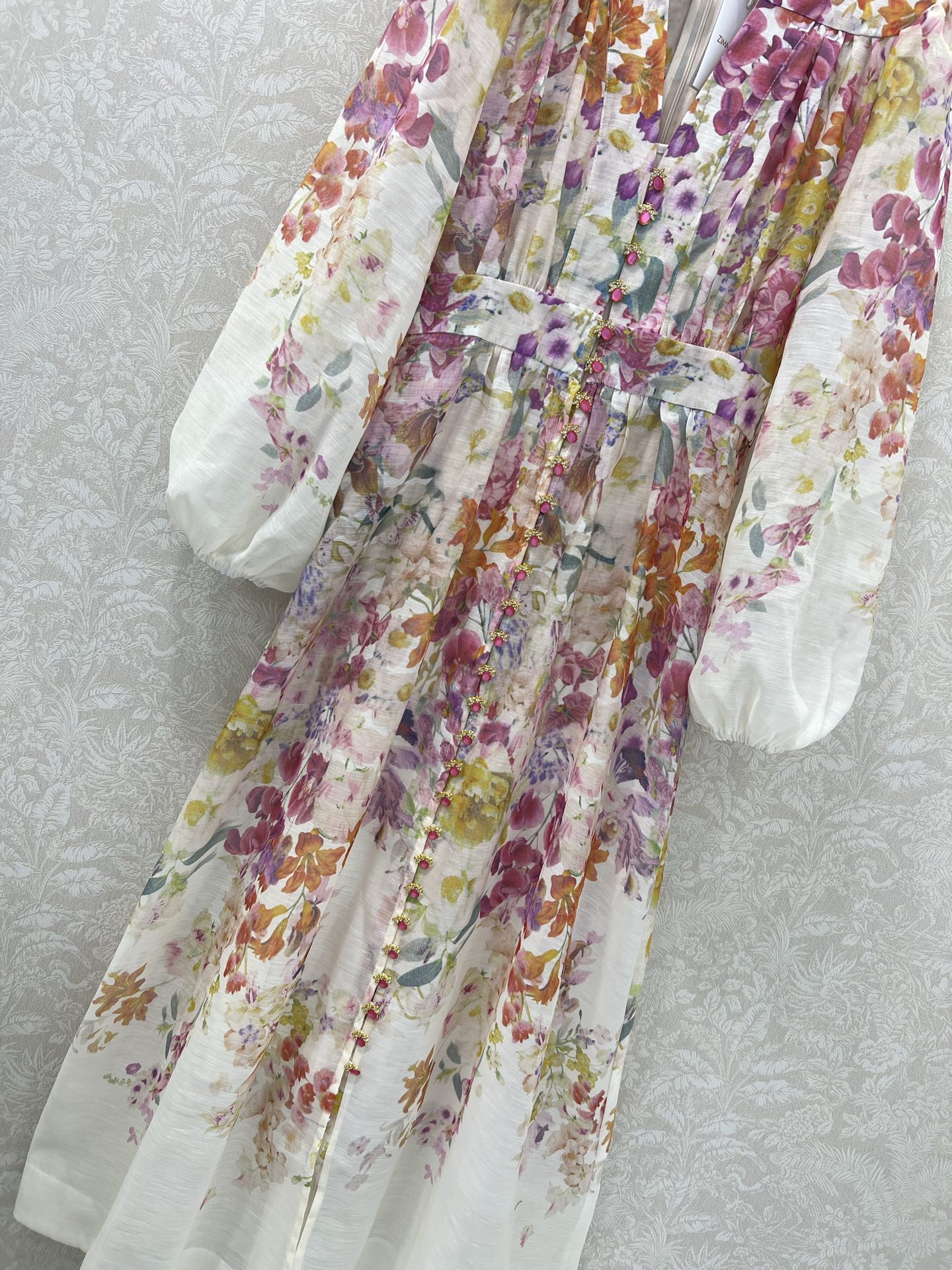 🔥🔥Zimmerman*兹/默曼 25新款v领定位花卉图案连衣裙👗，选用纯棉混纺面料制成，繁花簇锦的花色