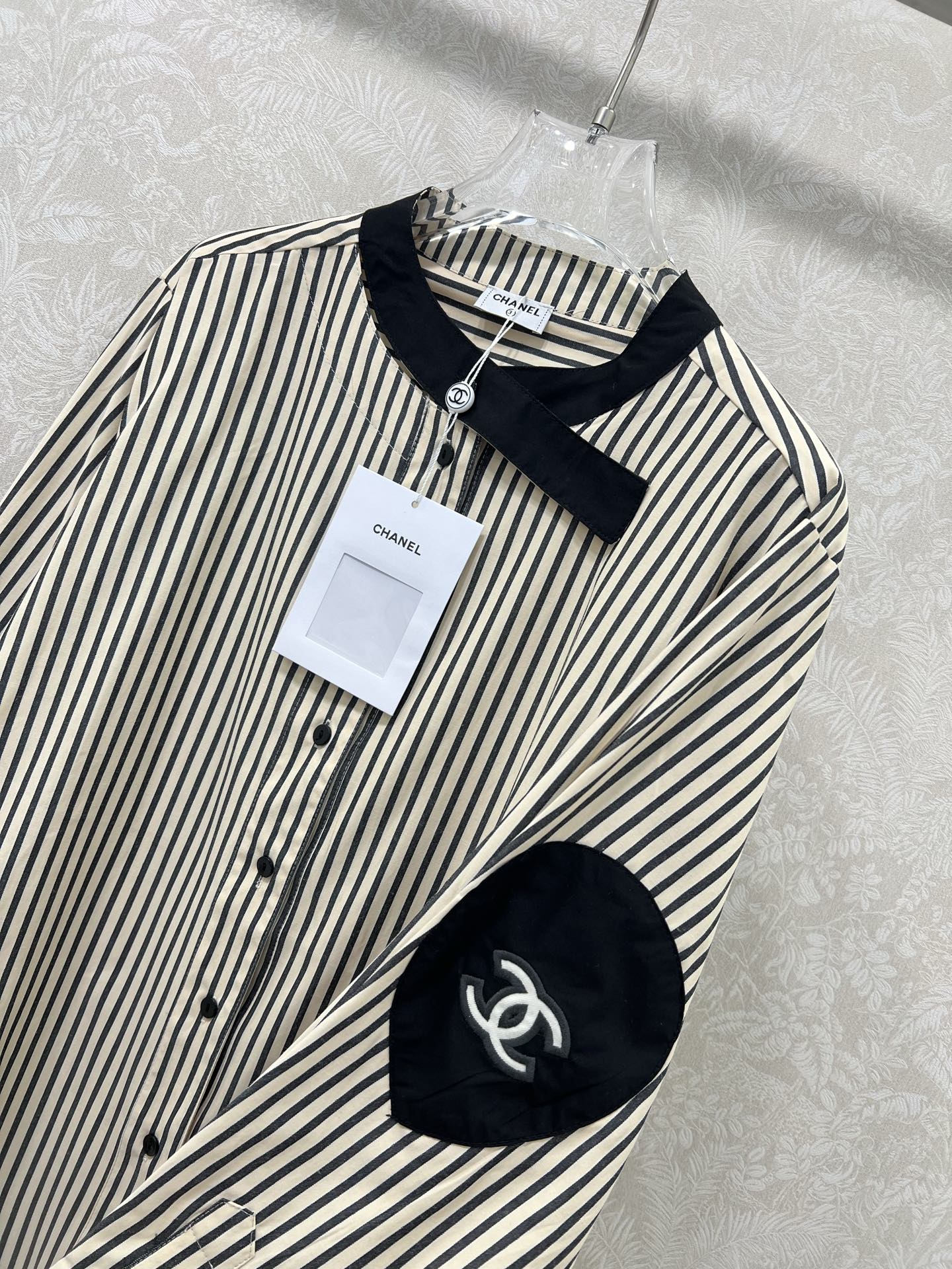 🔥🔥Chane*l小香25新款中古风条纹衬衣 没有什么理由可以拒绝它 可A可乖的风格，袖处双clogo装