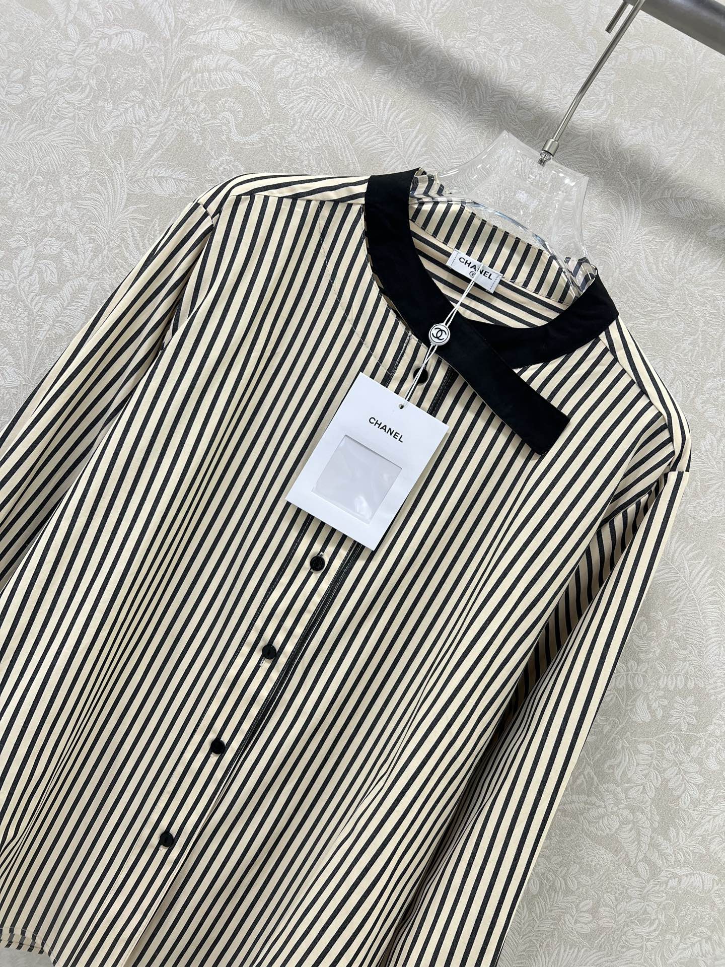 🔥🔥Chane*l小香25新款中古风条纹衬衣 没有什么理由可以拒绝它 可A可乖的风格，袖处双clogo装