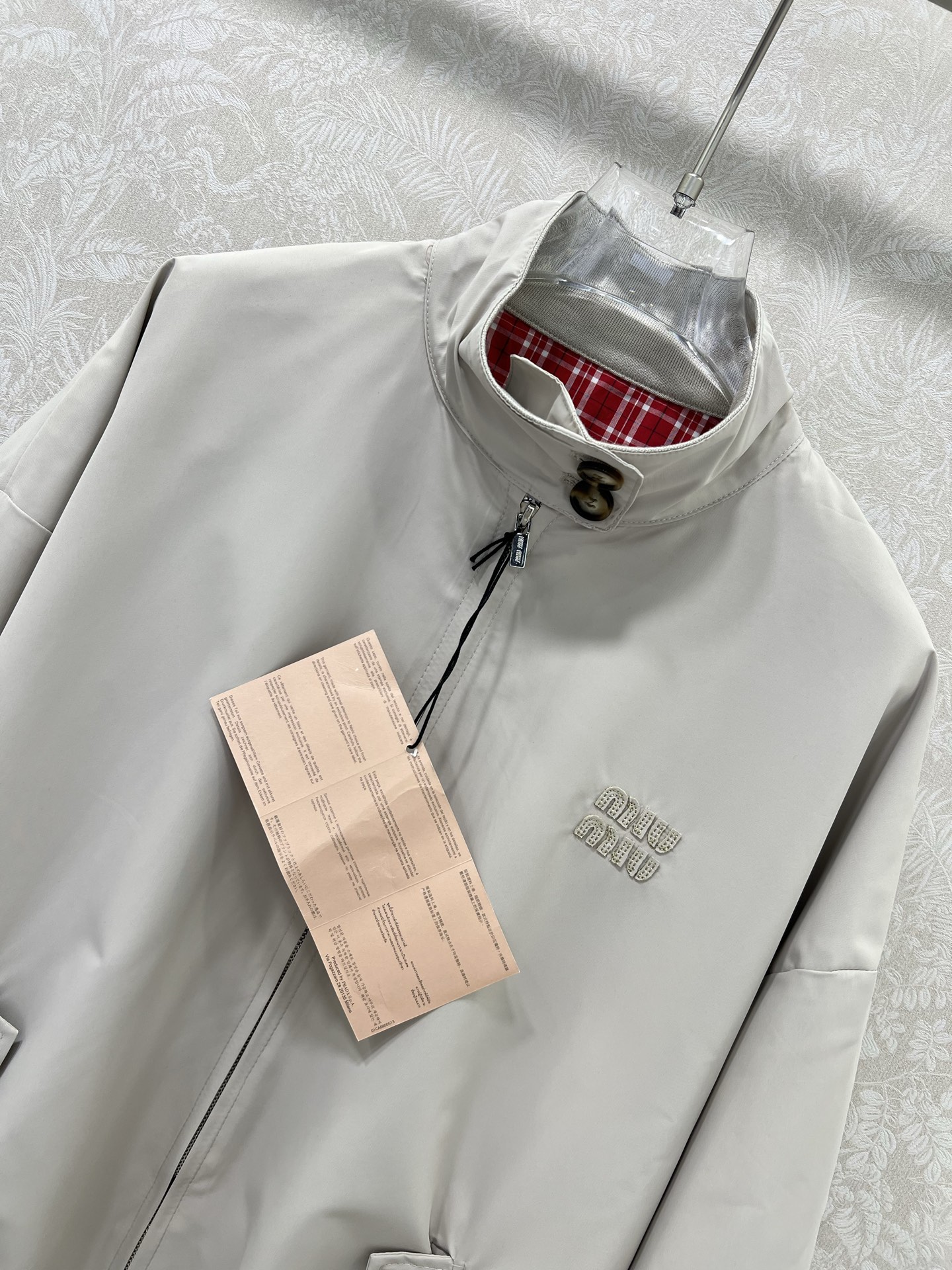 🔥🔥miumi*25新款夹克外套！超美腻的红格纹内衬 拉链飞行夹克版型 落肩翻领宽松设计 适配秋冬美拉德