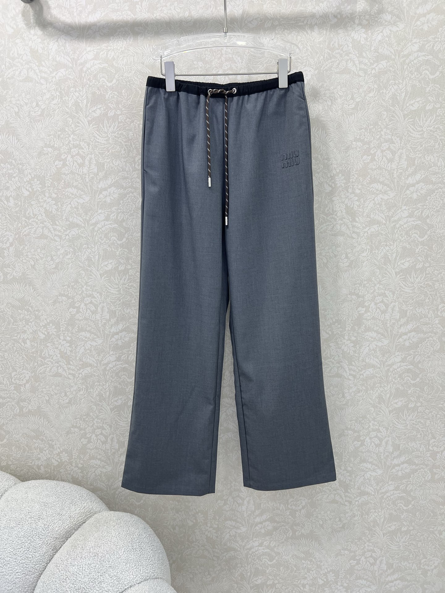 🔥🔥 miumi* 25新款腰头撞色阔腿裤 简约风气质阔腿休闲西裤 腰头抽绳 侧边Logo点缀  舒适感