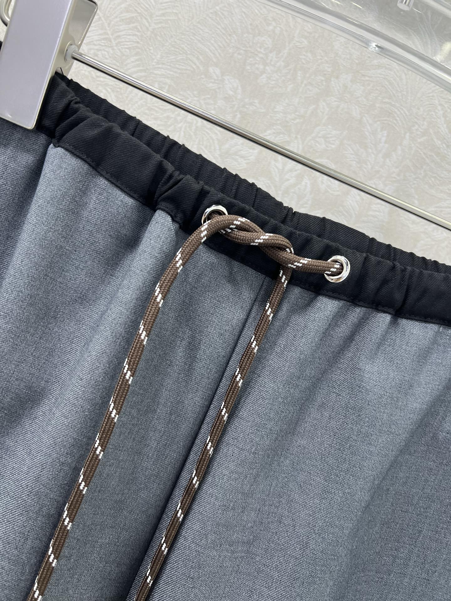 🔥🔥 miumi* 25新款腰头撞色阔腿裤 简约风气质阔腿休闲西裤 腰头抽绳 侧边Logo点缀  舒适感