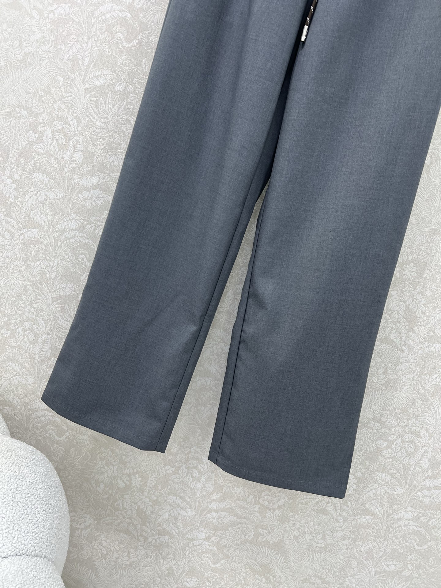 🔥🔥 miumi* 25新款腰头撞色阔腿裤 简约风气质阔腿休闲西裤 腰头抽绳 侧边Logo点缀  舒适感