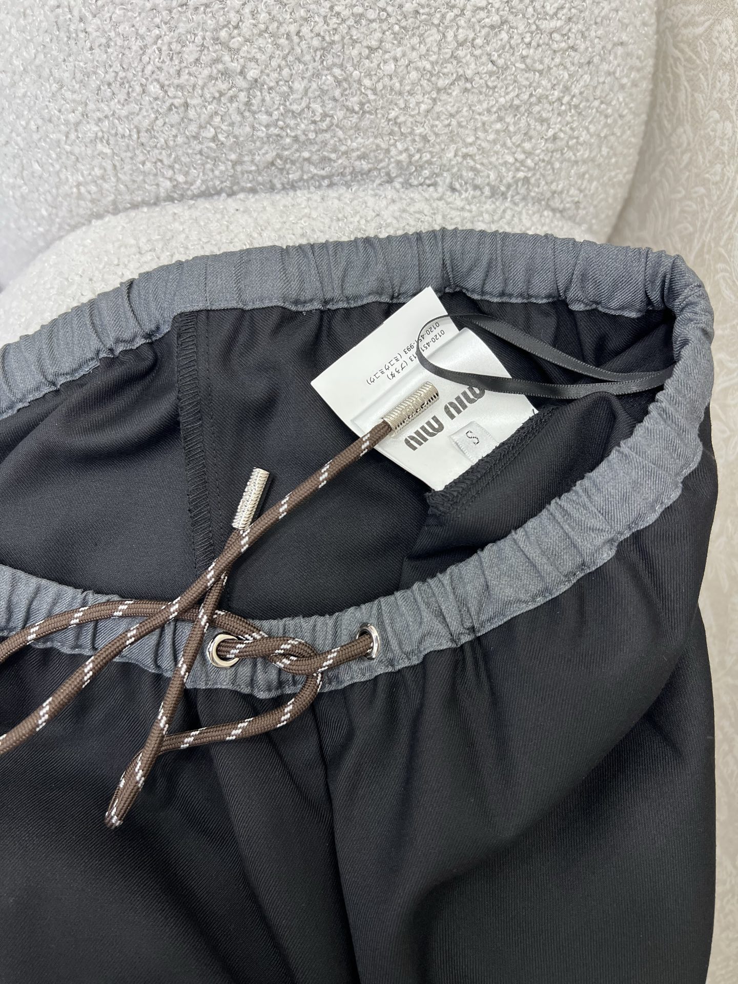 🔥🔥 miumi* 25新款腰头撞色阔腿裤 简约风气质阔腿休闲西裤 腰头抽绳 侧边Logo点缀  舒适感