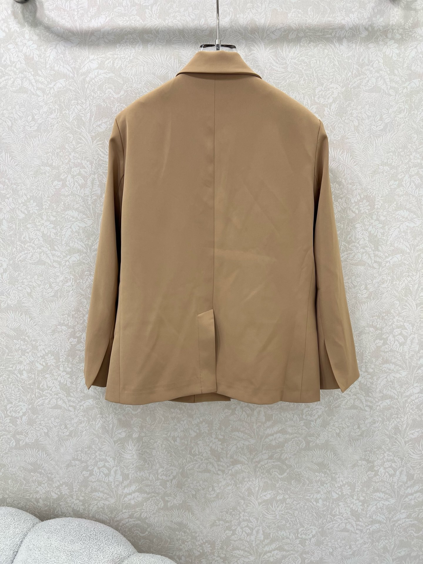 🔥🔥alo*25新款西装外套 西服面料挺度质感都在线 韩版宽松版型 袖臂alo反光logo 细节都到位 