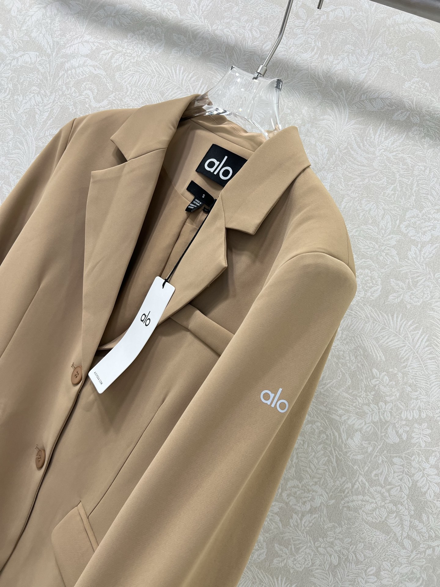 🔥🔥alo*25新款西装外套 西服面料挺度质感都在线 韩版宽松版型 袖臂alo反光logo 细节都到位 