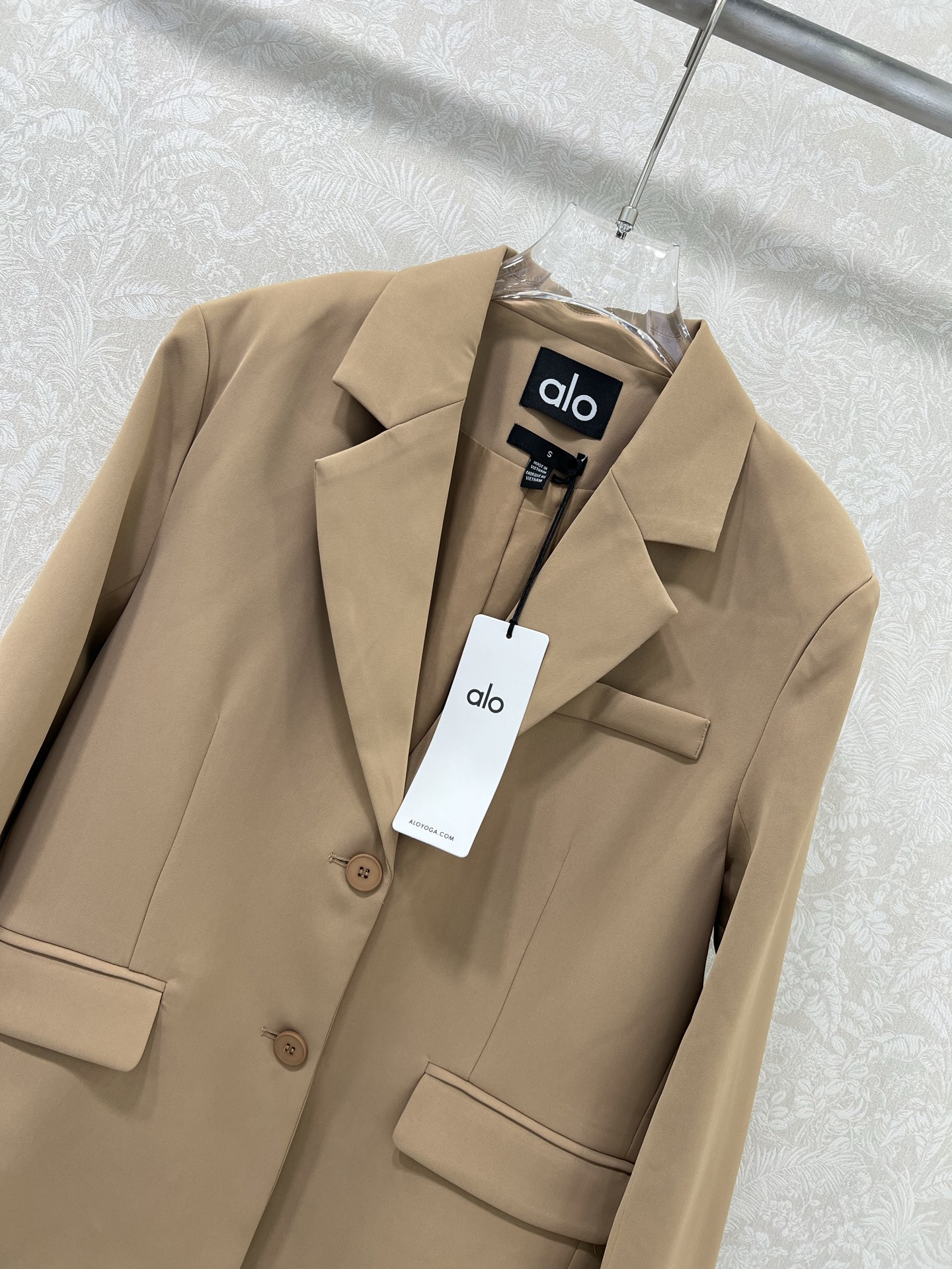 🔥🔥alo*25新款西装外套 西服面料挺度质感都在线 韩版宽松版型 袖臂alo反光logo 细节都到位 