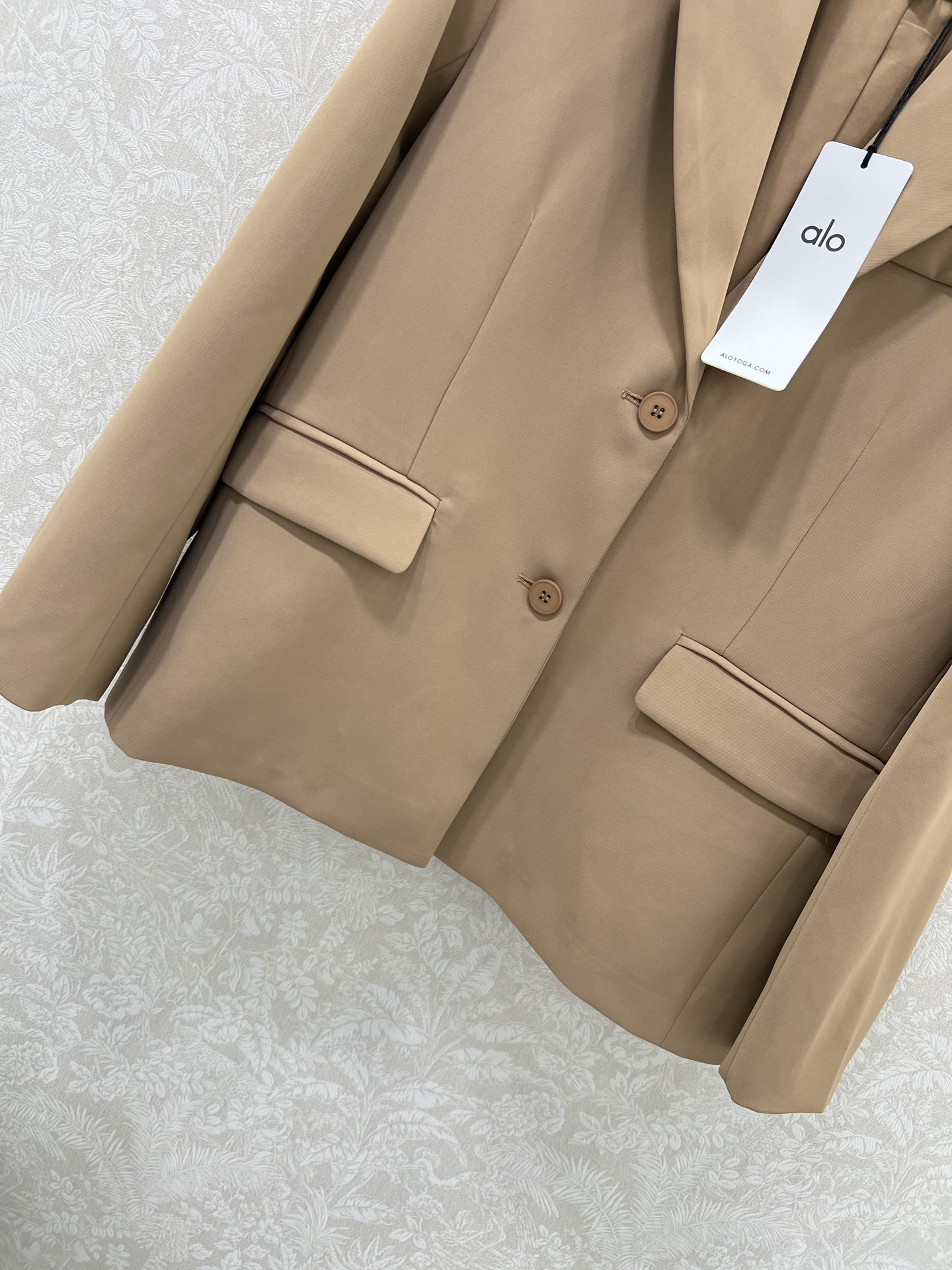 🔥🔥alo*25新款西装外套 西服面料挺度质感都在线 韩版宽松版型 袖臂alo反光logo 细节都到位 