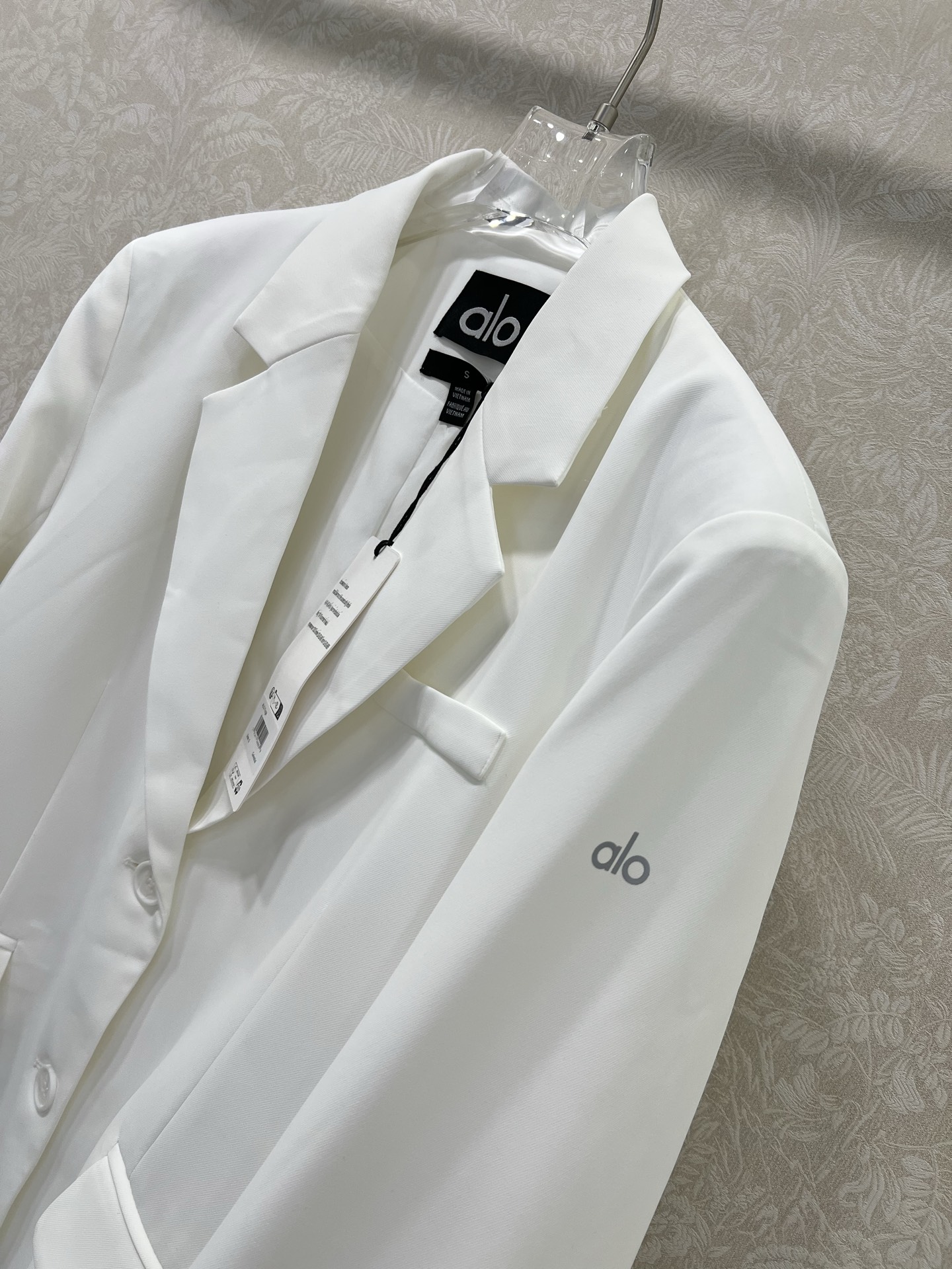 🔥🔥alo*25新款西装外套 西服面料挺度质感都在线 韩版宽松版型 袖臂alo反光logo 细节都到位 
