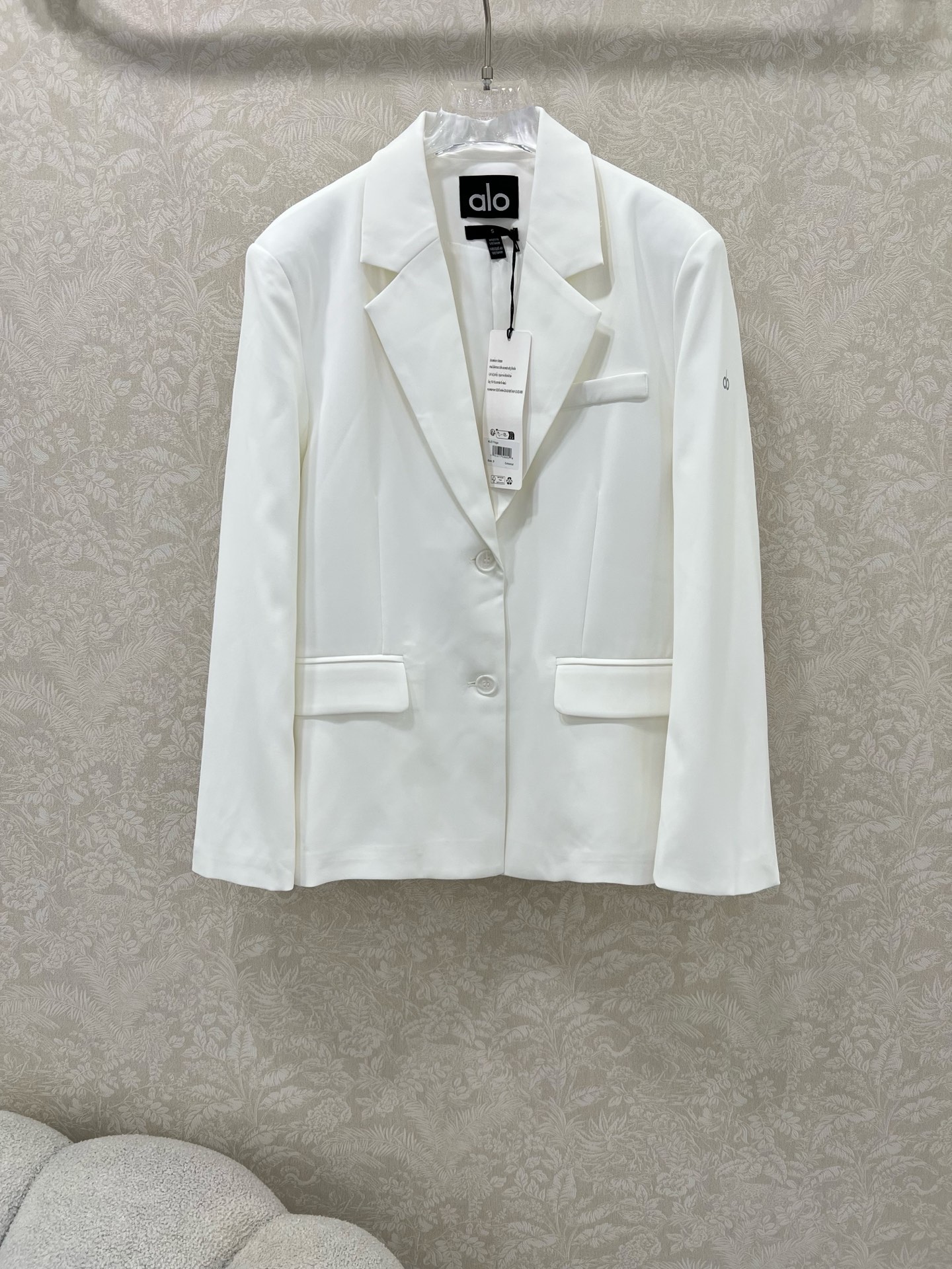 🔥🔥alo*25新款西装外套 西服面料挺度质感都在线 韩版宽松版型 袖臂alo反光logo 细节都到位 