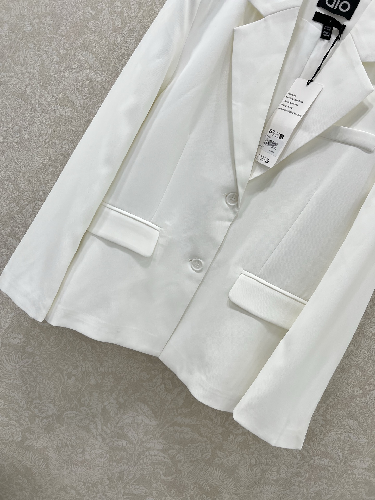 🔥🔥alo*25新款西装外套 西服面料挺度质感都在线 韩版宽松版型 袖臂alo反光logo 细节都到位 