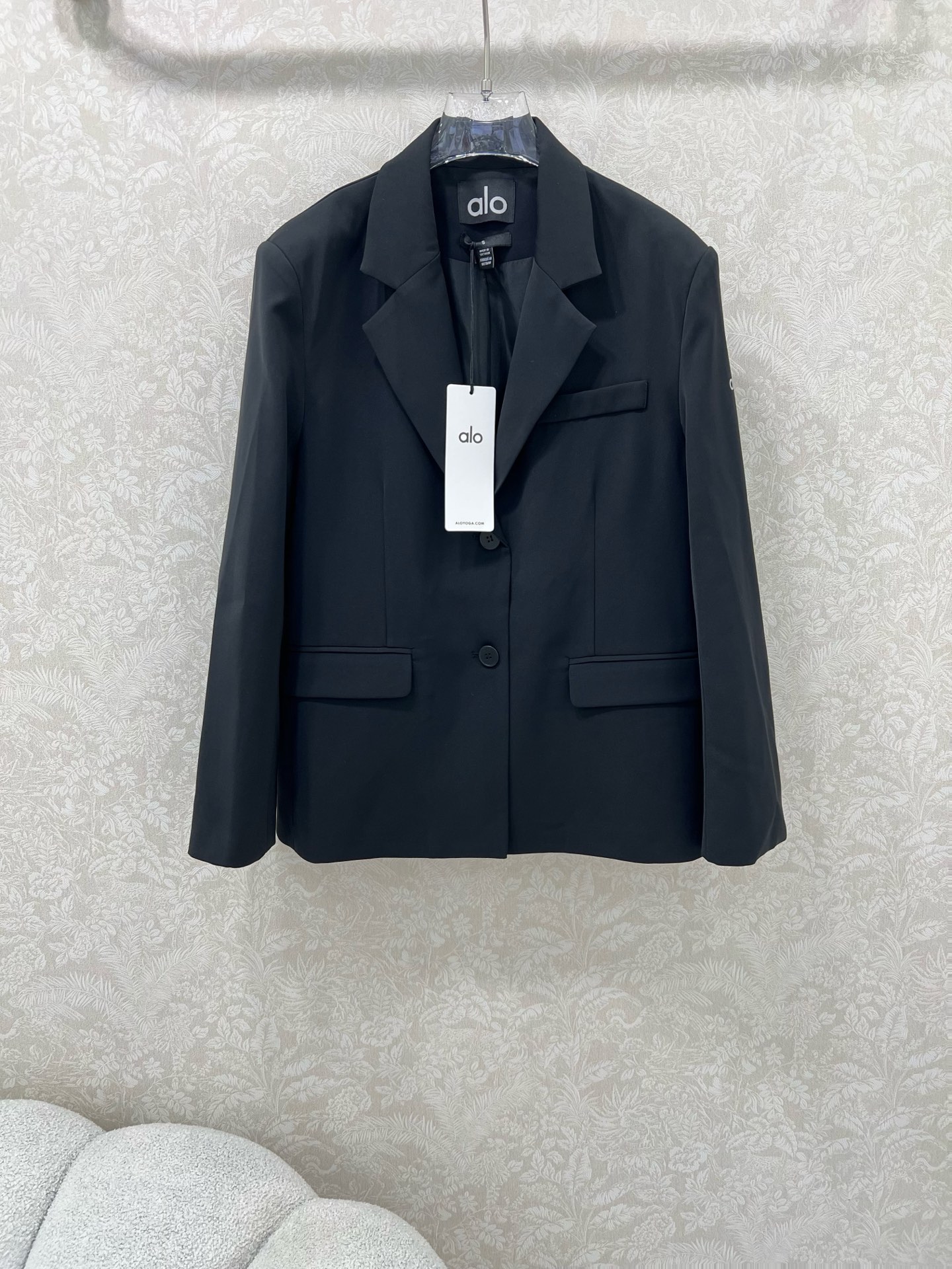 🔥🔥alo*25新款西装外套 西服面料挺度质感都在线 韩版宽松版型 袖臂alo反光logo 细节都到位 
