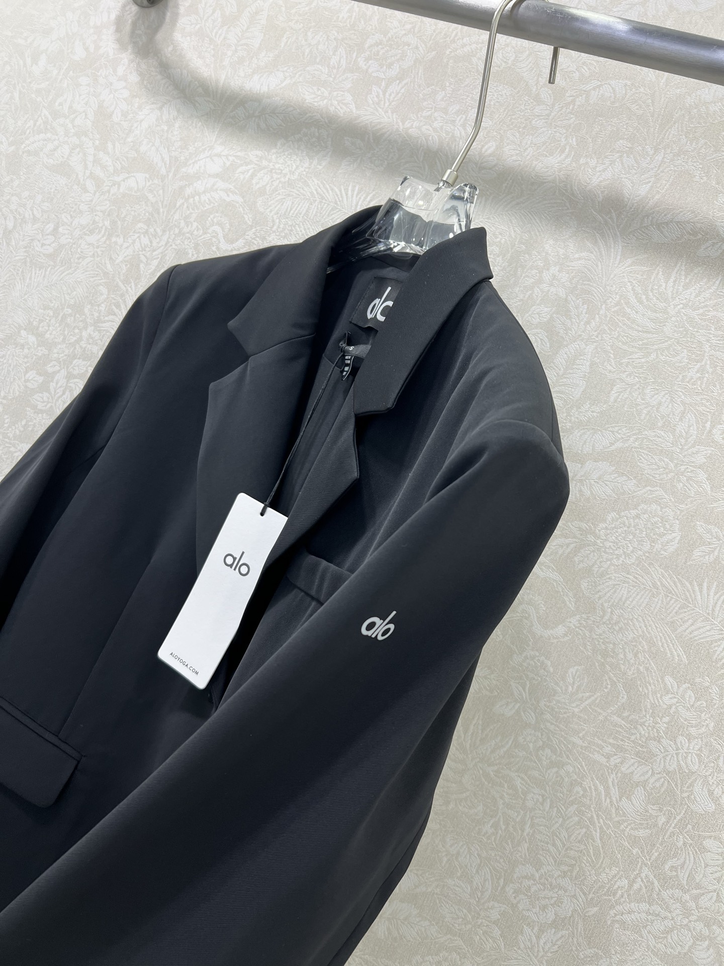 🔥🔥alo*25新款西装外套 西服面料挺度质感都在线 韩版宽松版型 袖臂alo反光logo 细节都到位 