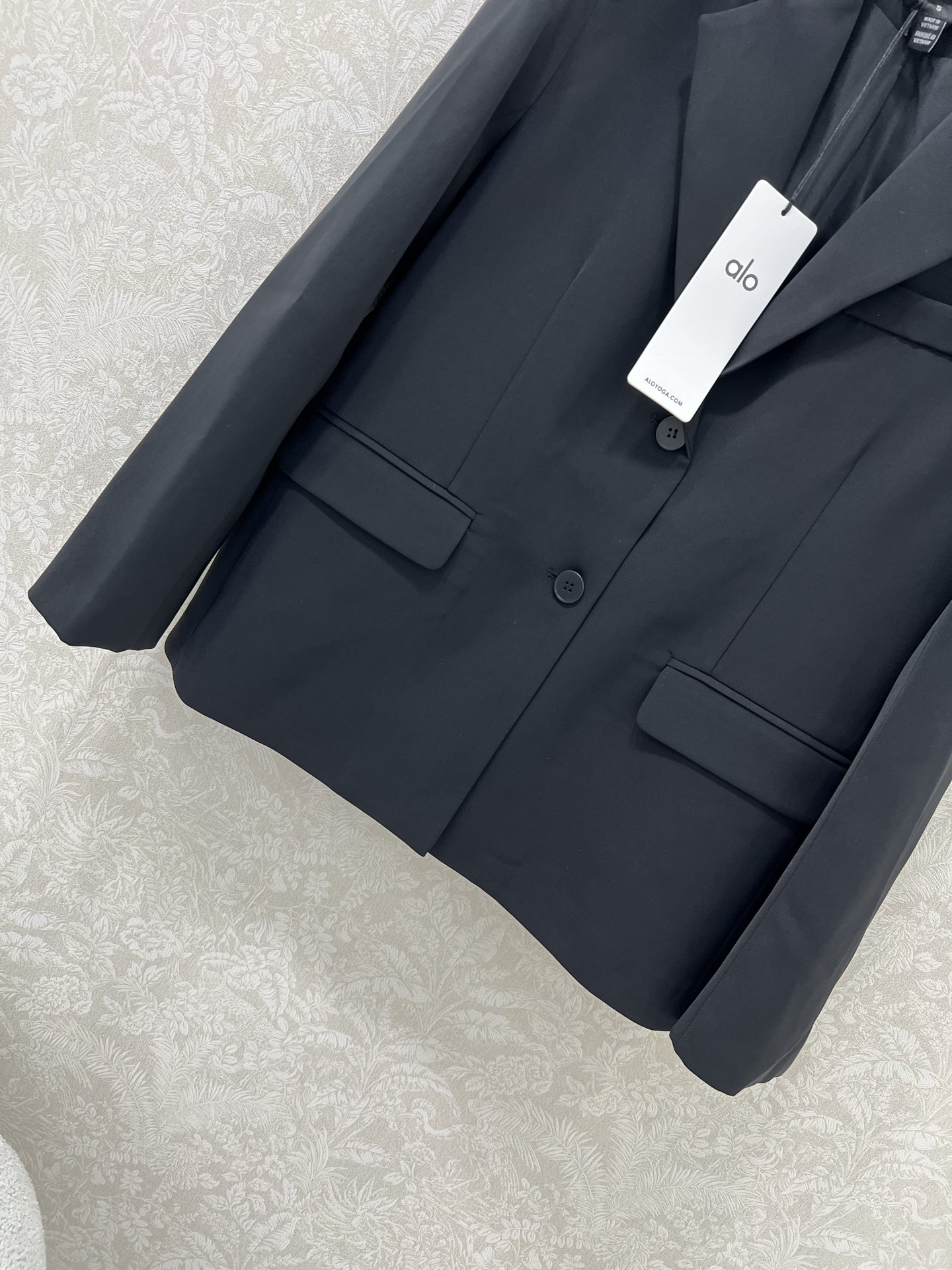 🔥🔥alo*25新款西装外套 西服面料挺度质感都在线 韩版宽松版型 袖臂alo反光logo 细节都到位 