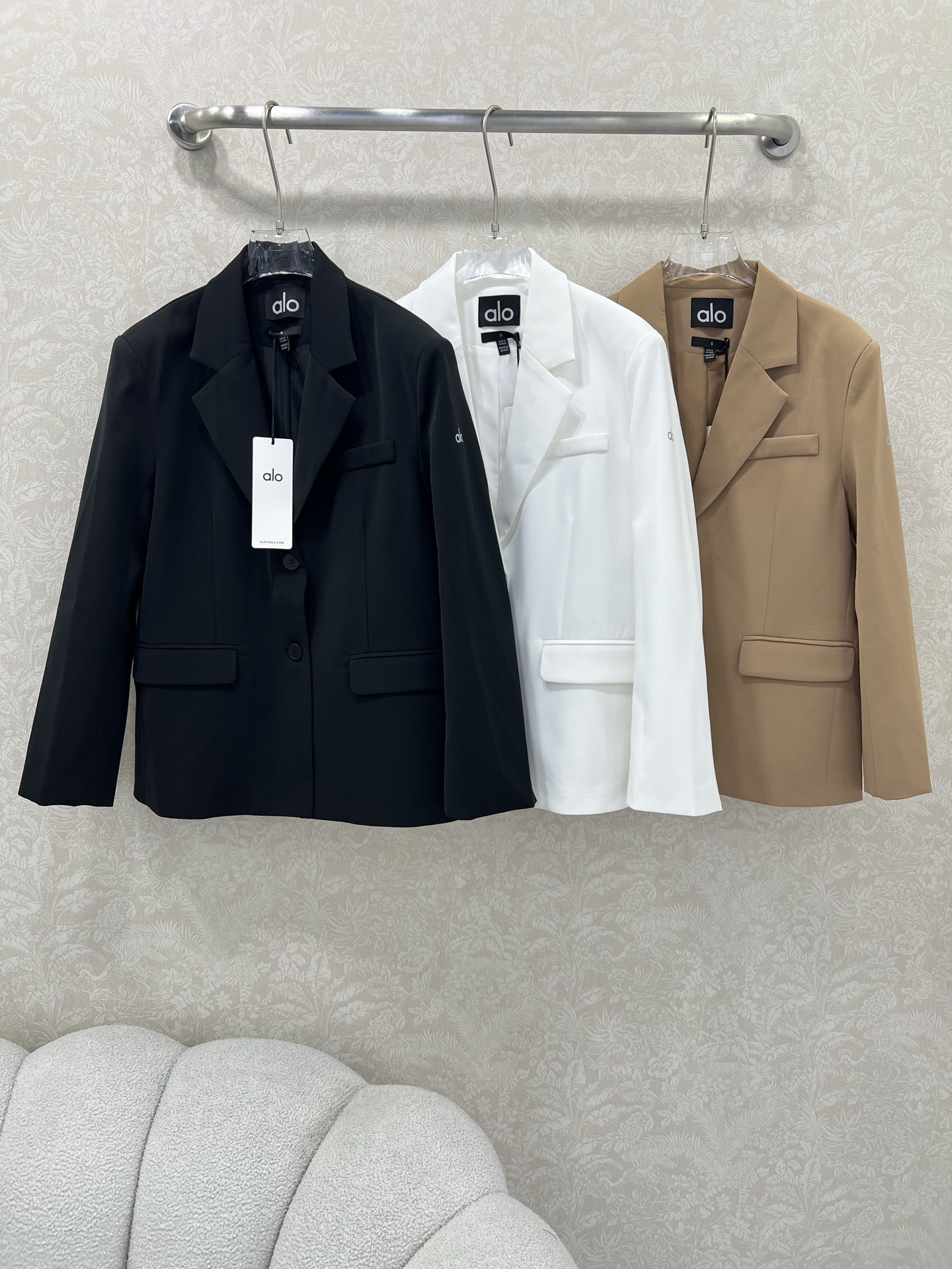 🔥🔥alo*25新款西装外套 西服面料挺度质感都在线 韩版宽松版型 袖臂alo反光logo 细节都到位 