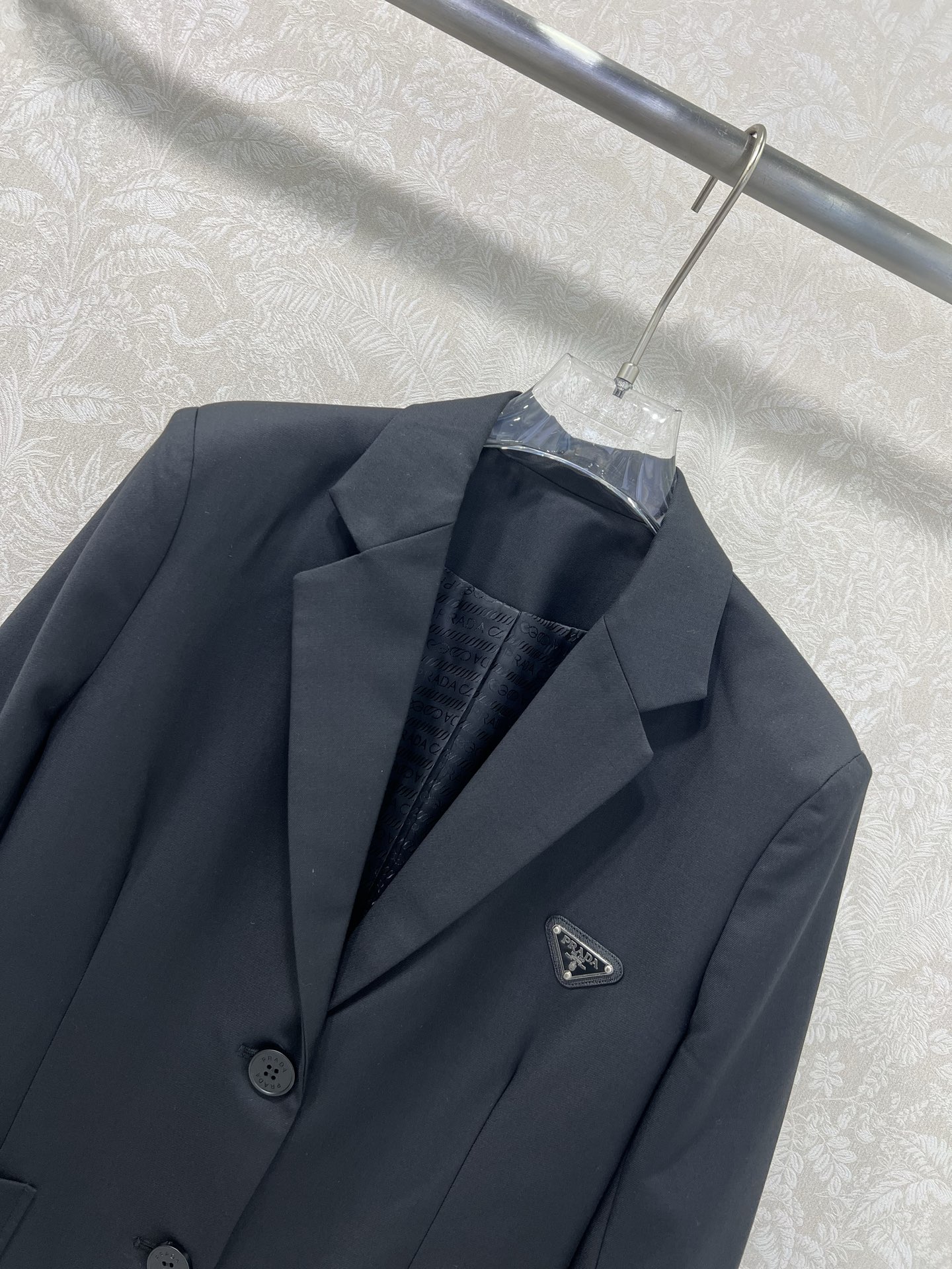🔥🔥prad*25新款西装外套 西服面料挺度质感都在线  内衬字母提花 胸前经典三角标装饰 定制logo