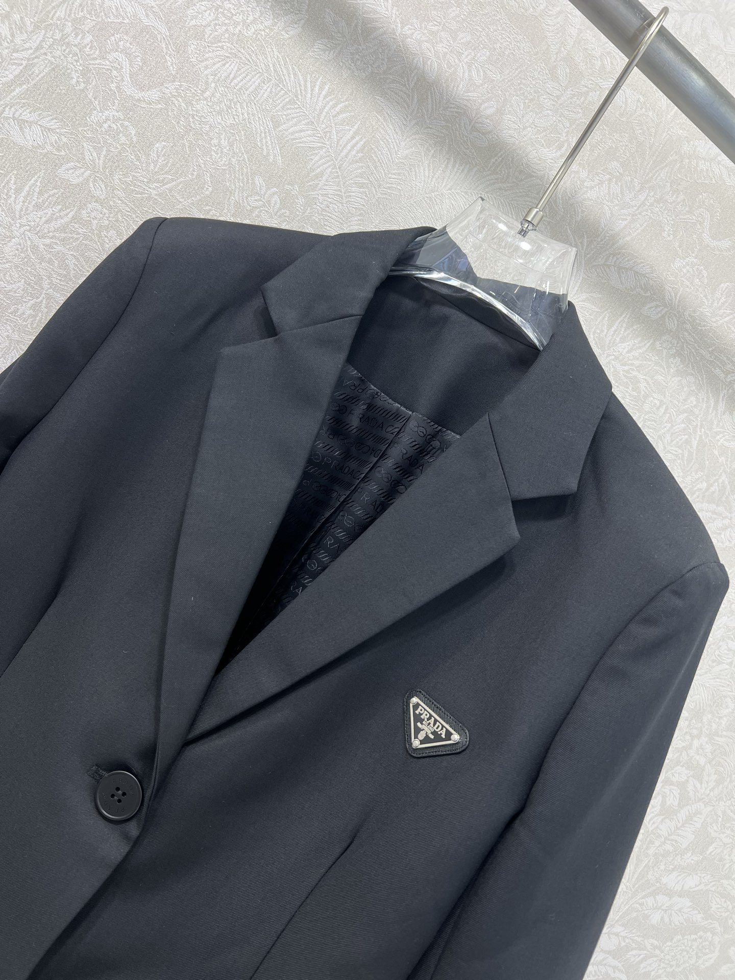🔥🔥prad*25新款西装外套 西服面料挺度质感都在线  内衬字母提花 胸前经典三角标装饰 定制logo