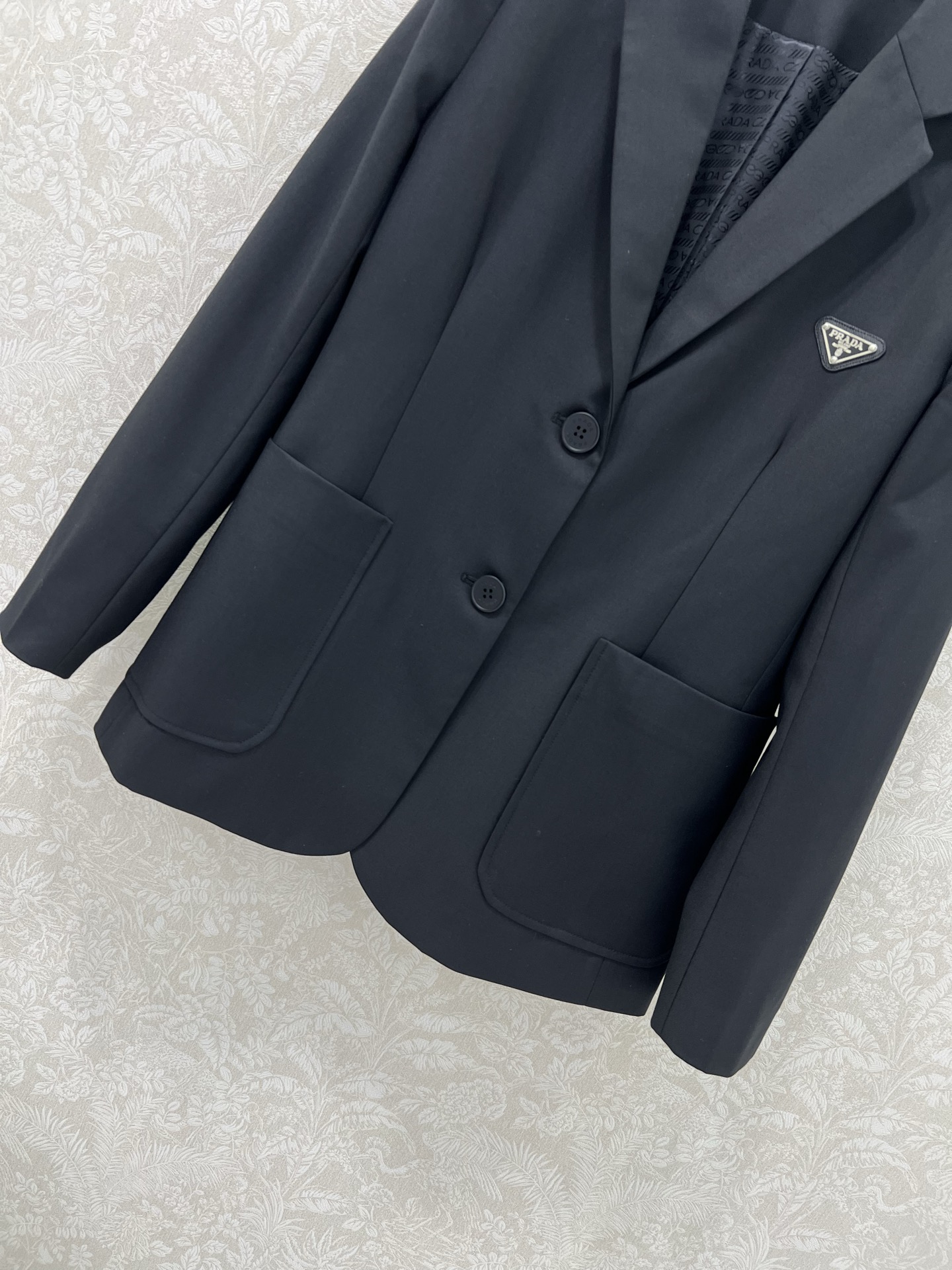 🔥🔥prad*25新款西装外套 西服面料挺度质感都在线  内衬字母提花 胸前经典三角标装饰 定制logo