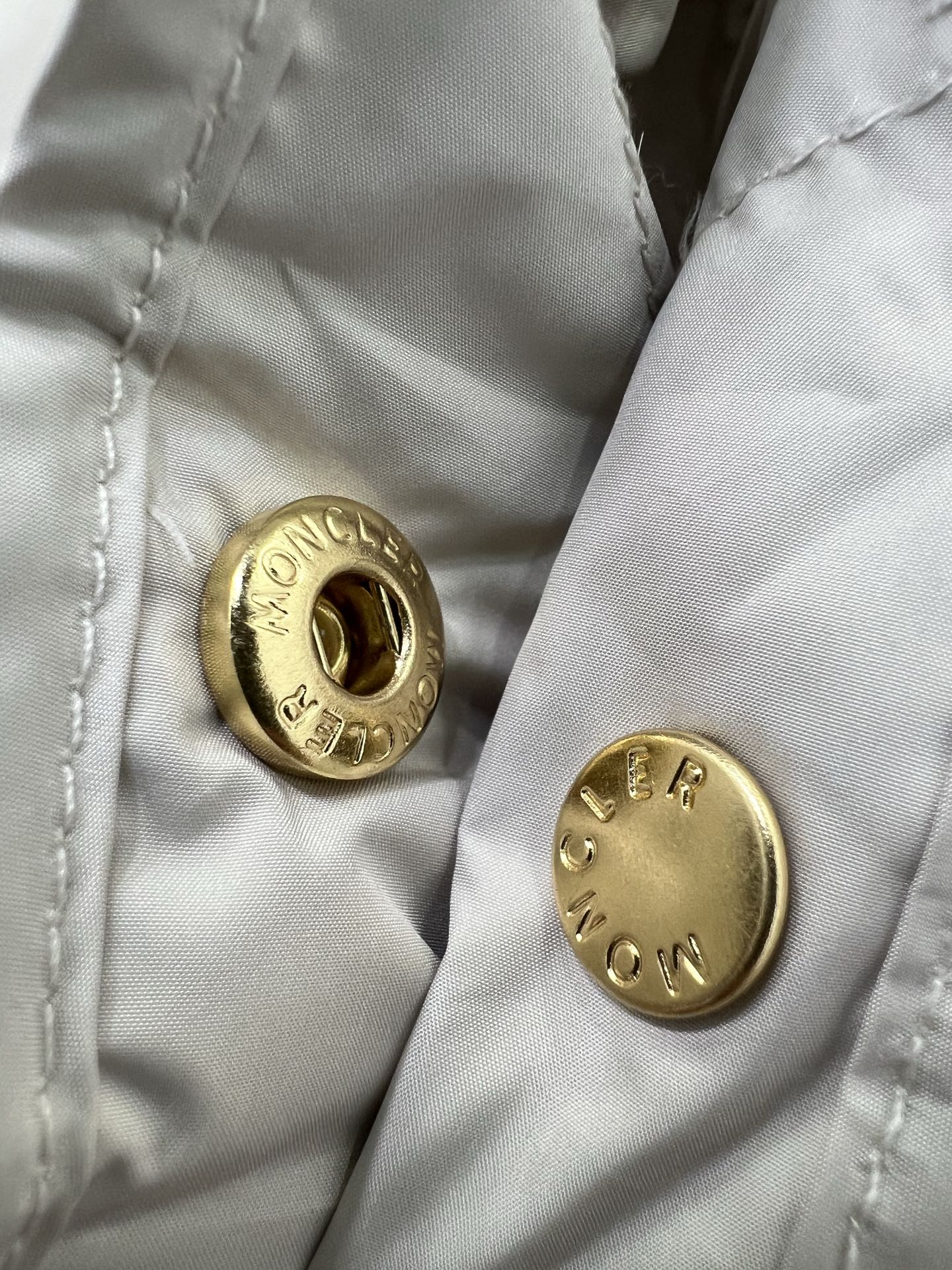 多版本🔥🔥moncl*r25新款Caramagne软绵绵面包服羽绒圆领外套 🤍搭配金属金色纽扣本布腰带 