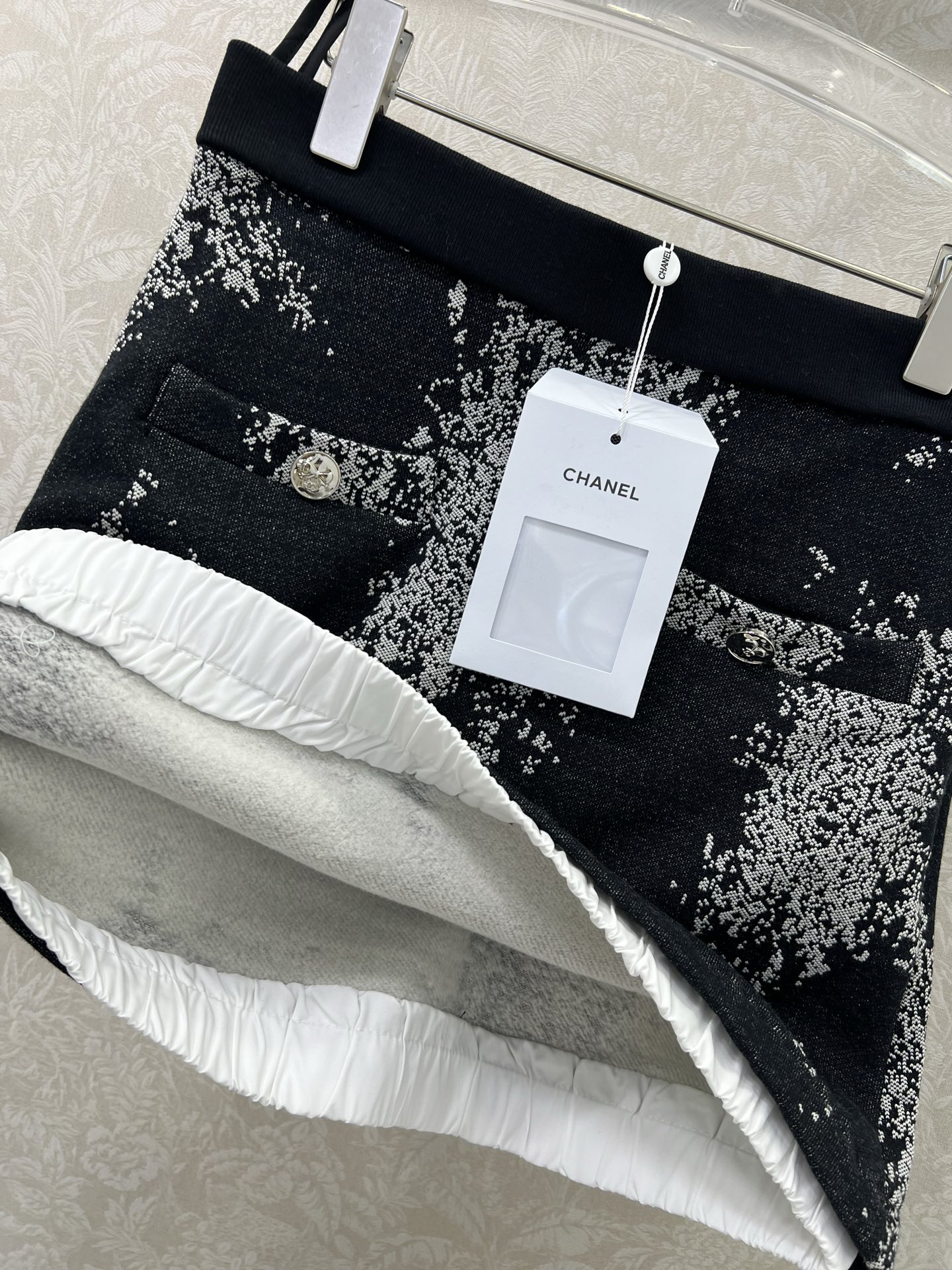 🔥🔥Chan*l 25新款烟花提花短裙！ 定制提花纯棉加绒卫衣面料，yb开发定制，很重工！以经典黑色为底