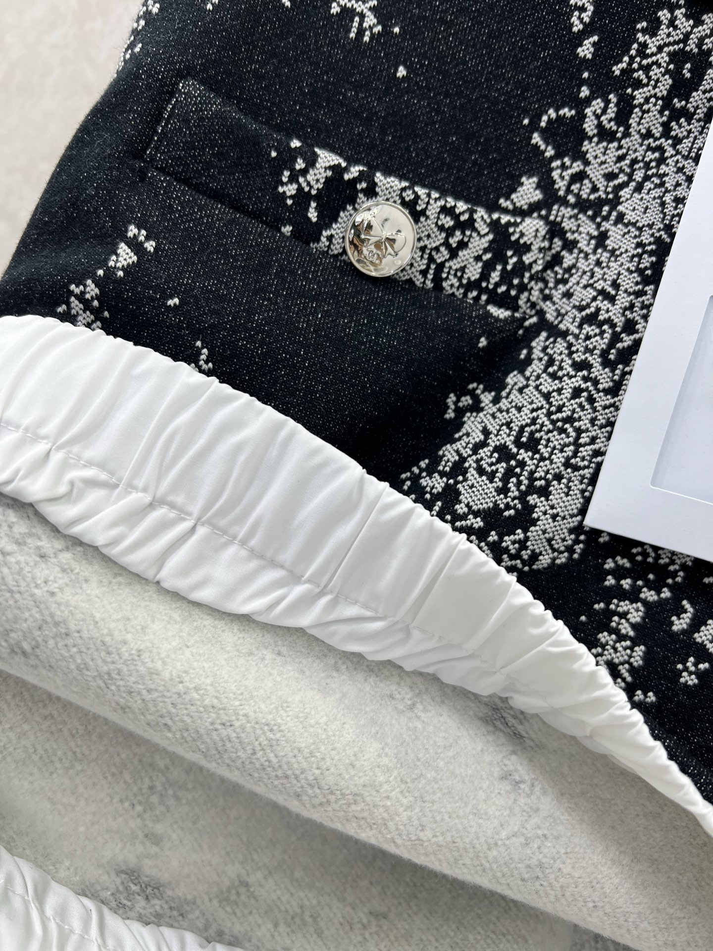 🔥🔥Chan*l 25新款烟花提花短裙！ 定制提花纯棉加绒卫衣面料，yb开发定制，很重工！以经典黑色为底