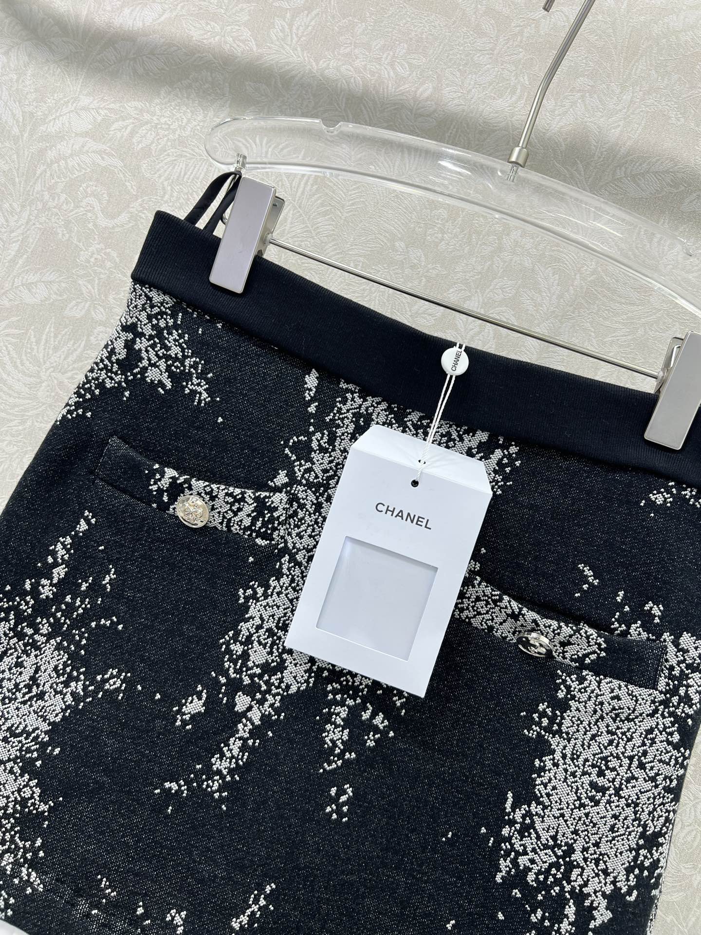 🔥🔥Chan*l 25新款烟花提花短裙！ 定制提花纯棉加绒卫衣面料，yb开发定制，很重工！以经典黑色为底