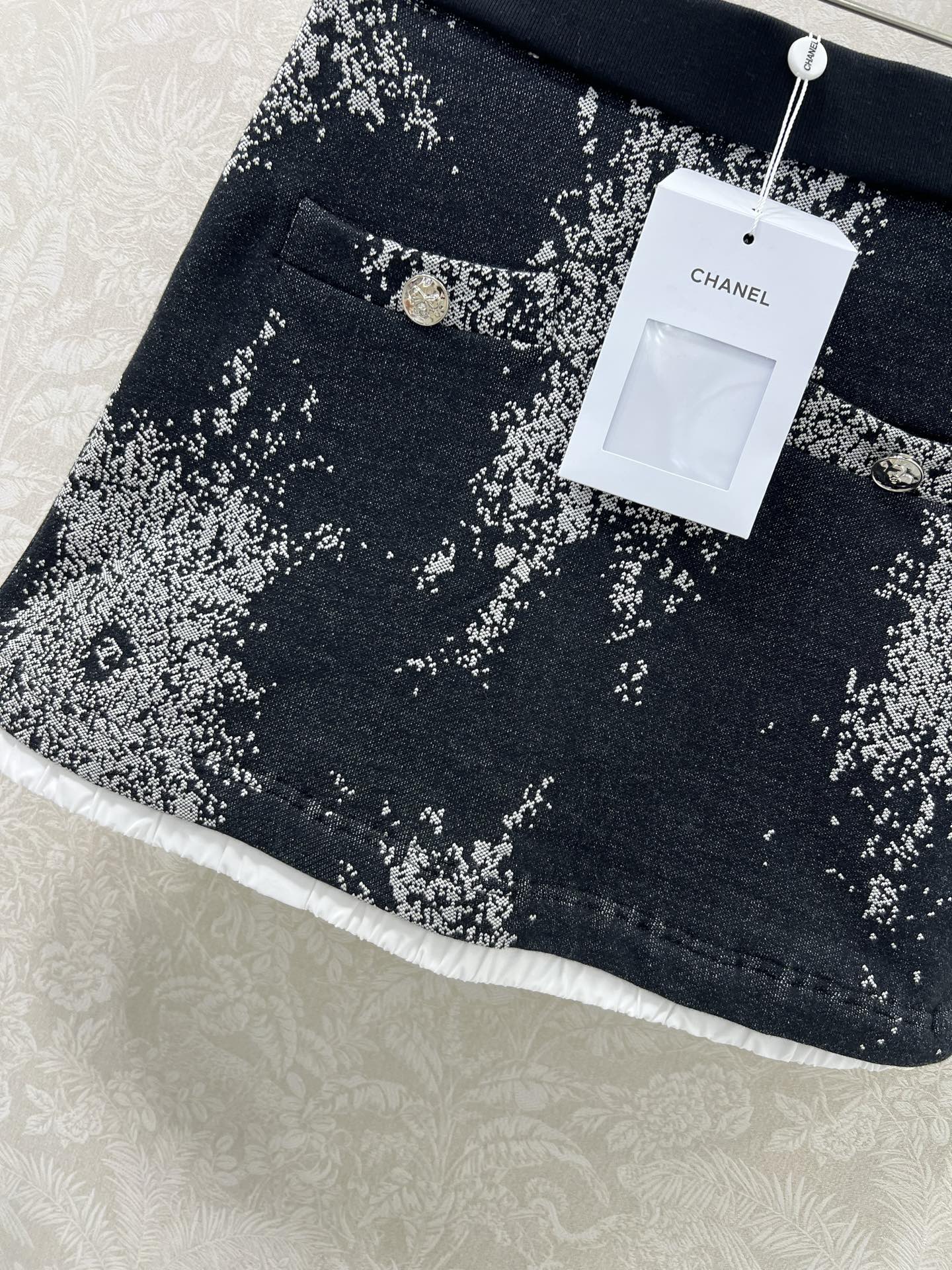 🔥🔥Chan*l 25新款烟花提花短裙！ 定制提花纯棉加绒卫衣面料，yb开发定制，很重工！以经典黑色为底