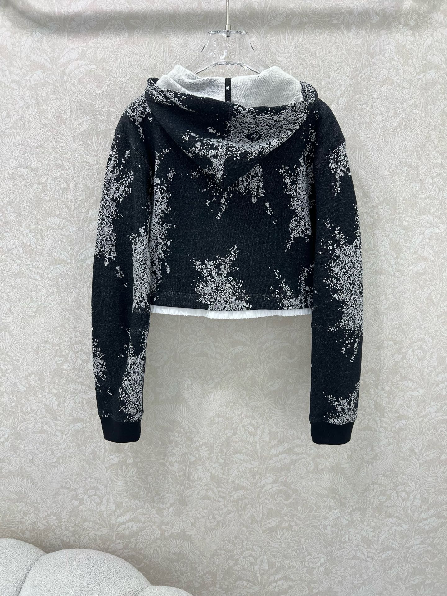 🔥🔥Chan*l 25新款烟花提花短款卫衣！定制提花纯棉加绒卫衣面料，yb开发定制，很重工！以经典黑色为