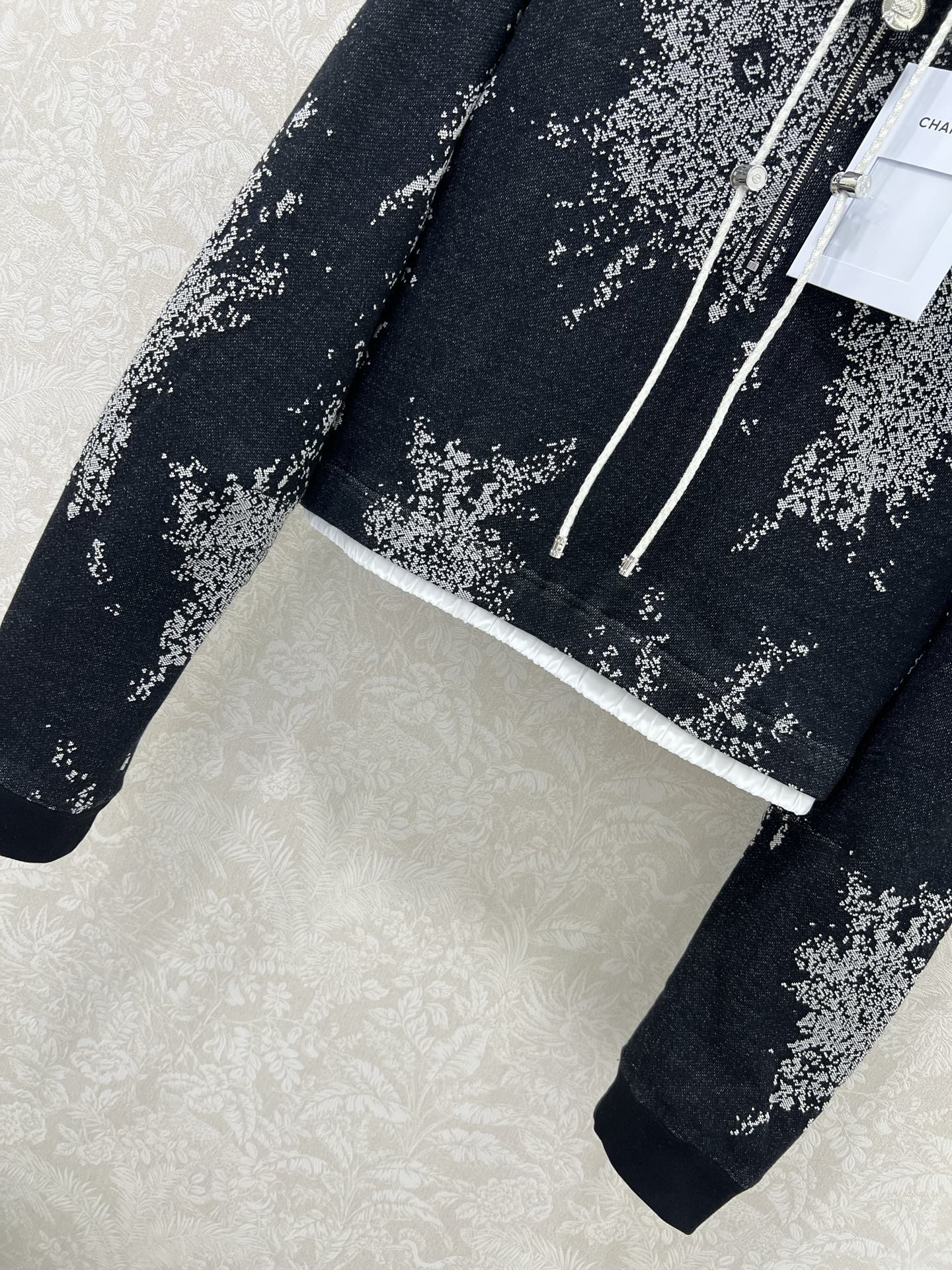 🔥🔥Chan*l 25新款烟花提花短款卫衣！定制提花纯棉加绒卫衣面料，yb开发定制，很重工！以经典黑色为