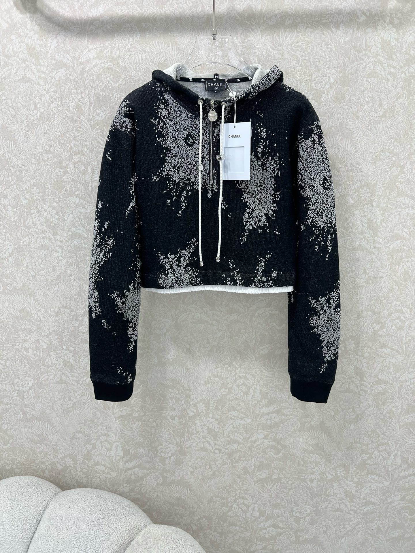 🔥🔥Chan*l 25新款烟花提花短款卫衣！定制提花纯棉加绒卫衣面料，yb开发定制，很重工！以经典黑色为