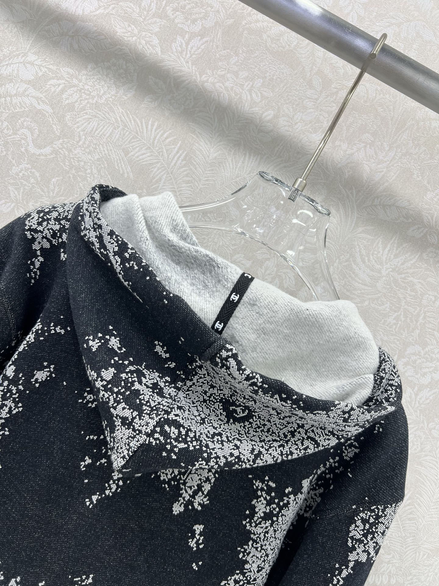 🔥🔥Chan*l 25新款烟花提花短款卫衣！定制提花纯棉加绒卫衣面料，yb开发定制，很重工！以经典黑色为