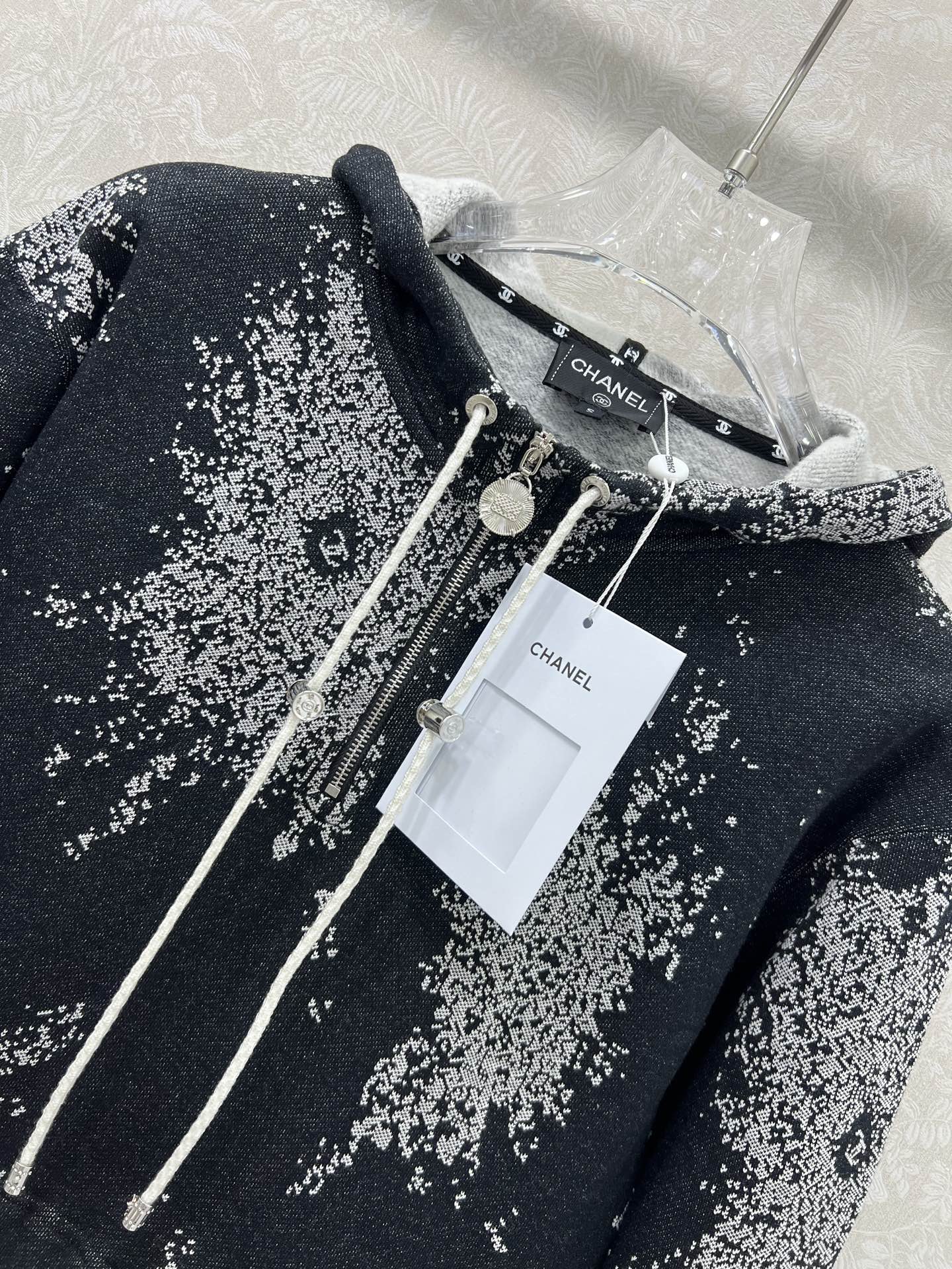 🔥🔥Chan*l 25新款烟花提花短款卫衣！定制提花纯棉加绒卫衣面料，yb开发定制，很重工！以经典黑色为