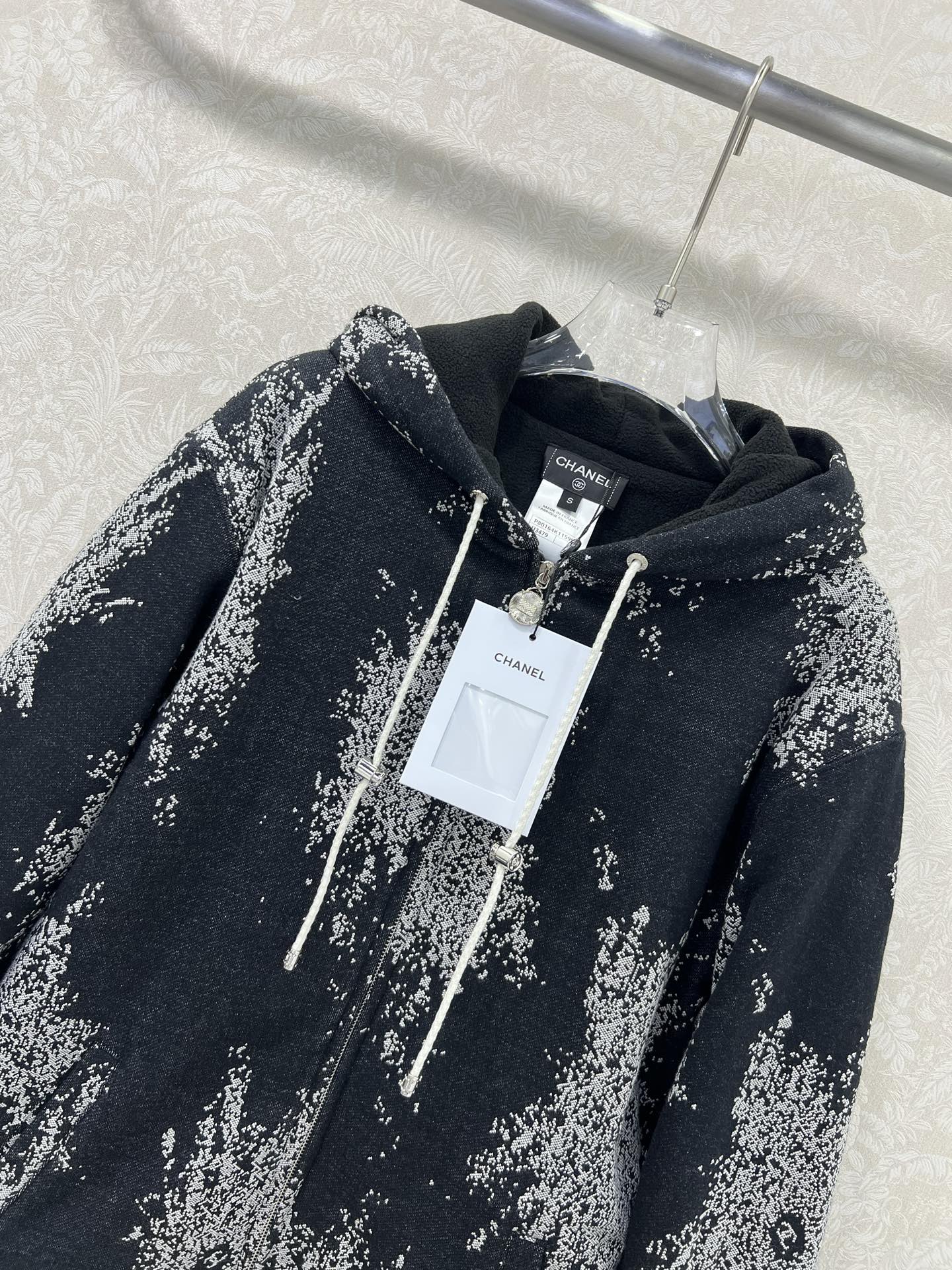 🔥🔥Chan*l 25新款烟花提花连帽拉链外套 ！定制提花纯棉加绒卫衣面料，yb开发定制，很重工！以经典