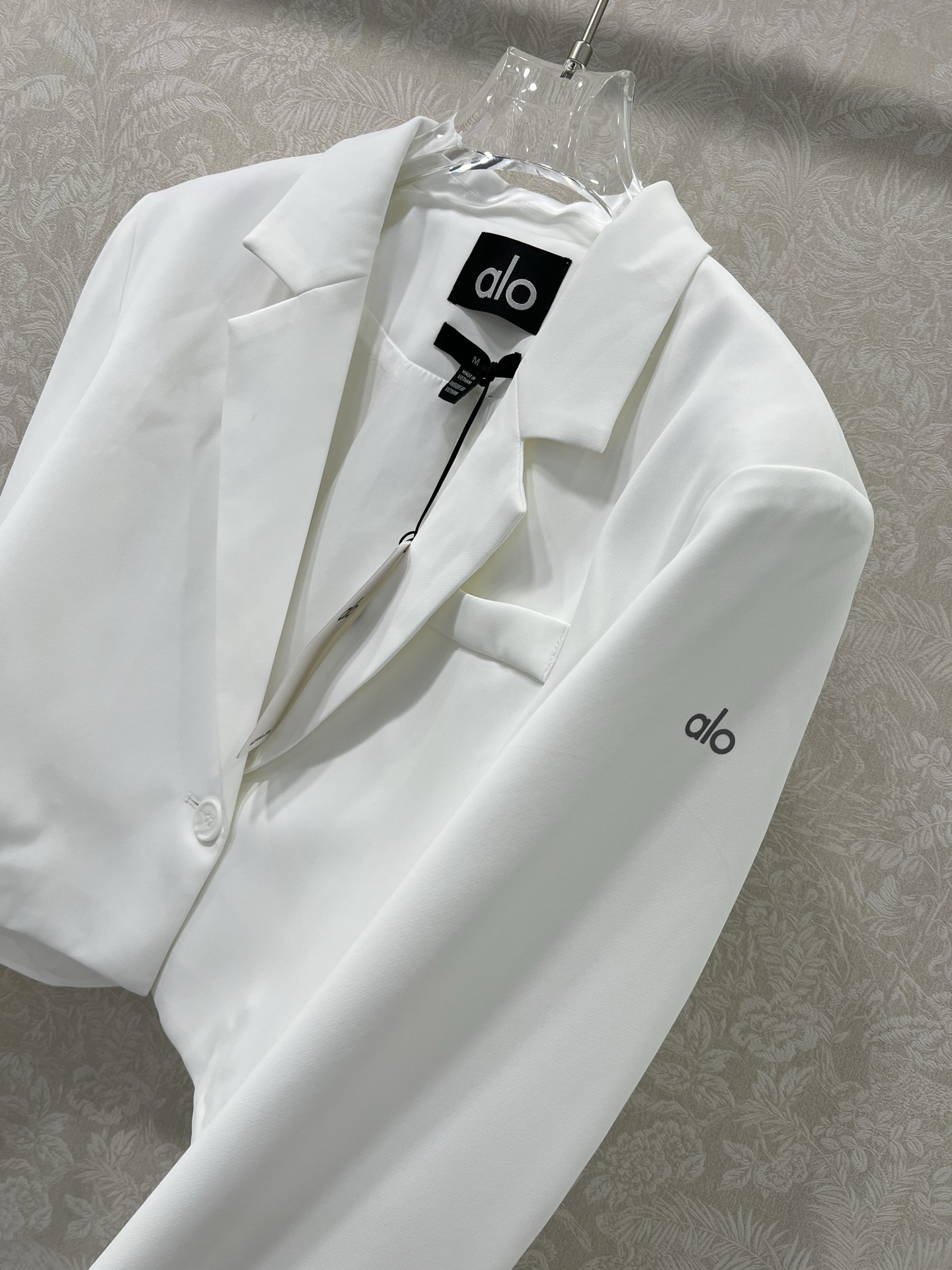 🔥🔥alo*25新款短款西装外套 西服面料挺度质感都在线 韩版宽松版型 袖臂alo反光logo 细节都到