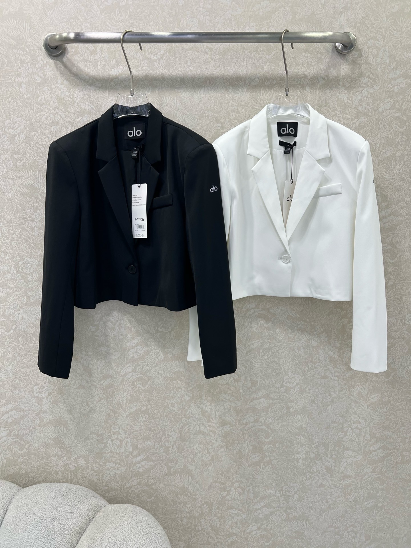 🔥🔥alo*25新款短款西装外套 西服面料挺度质感都在线 韩版宽松版型 袖臂alo反光logo 细节都到