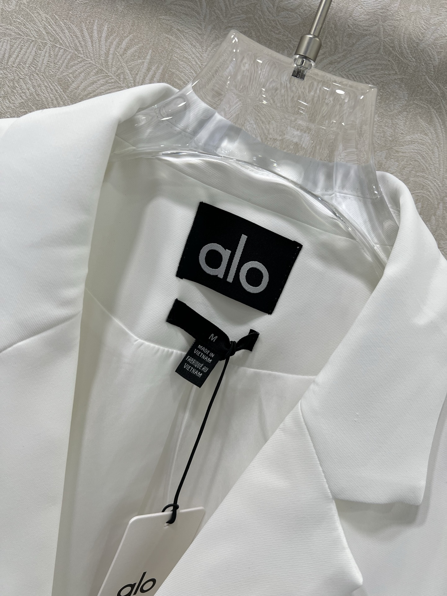 🔥🔥alo*25新款短款西装外套 西服面料挺度质感都在线 韩版宽松版型 袖臂alo反光logo 细节都到